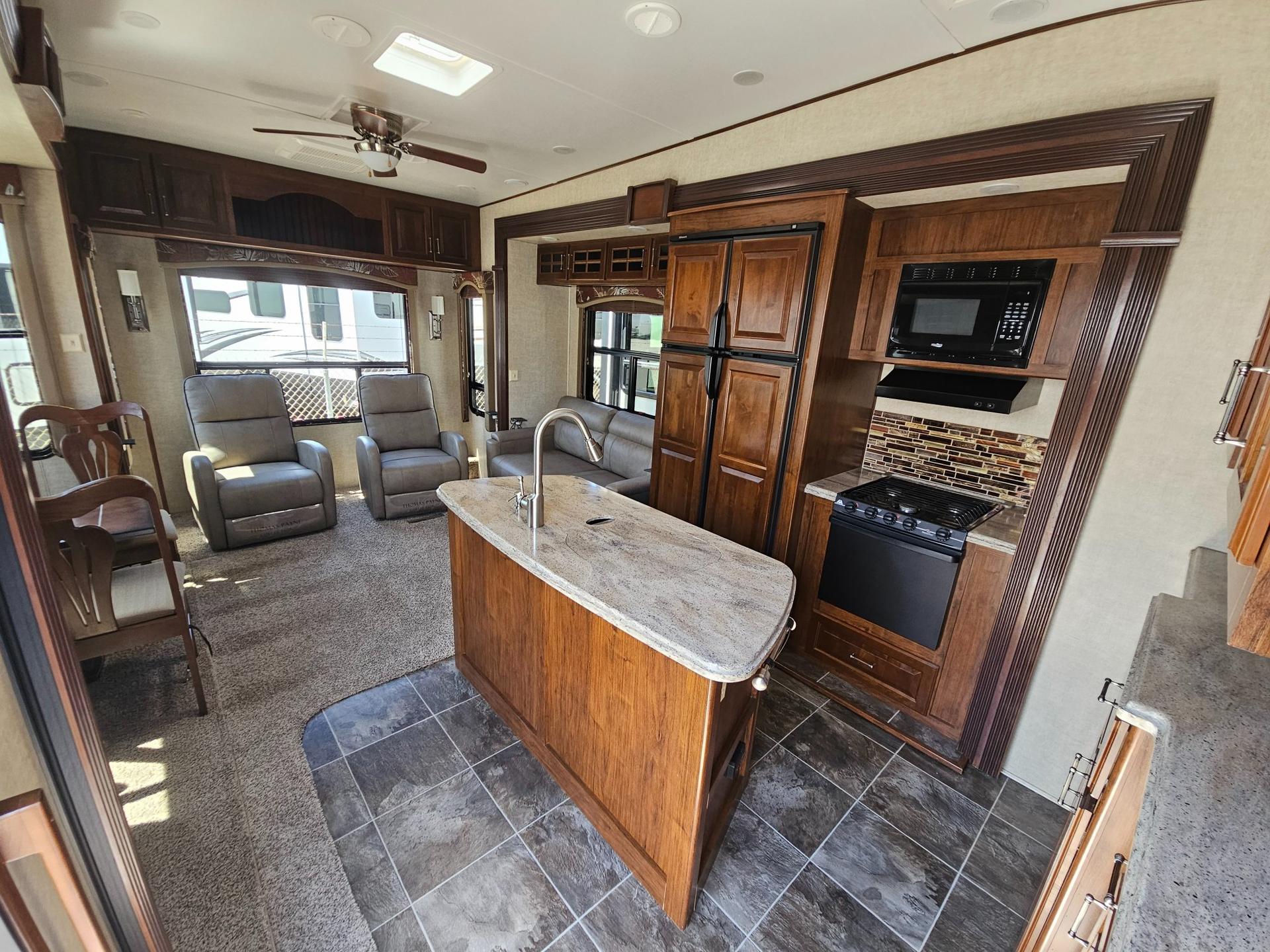 2014 Keystone RV 2014 Keystone RV Avalanche - thumbnail 6