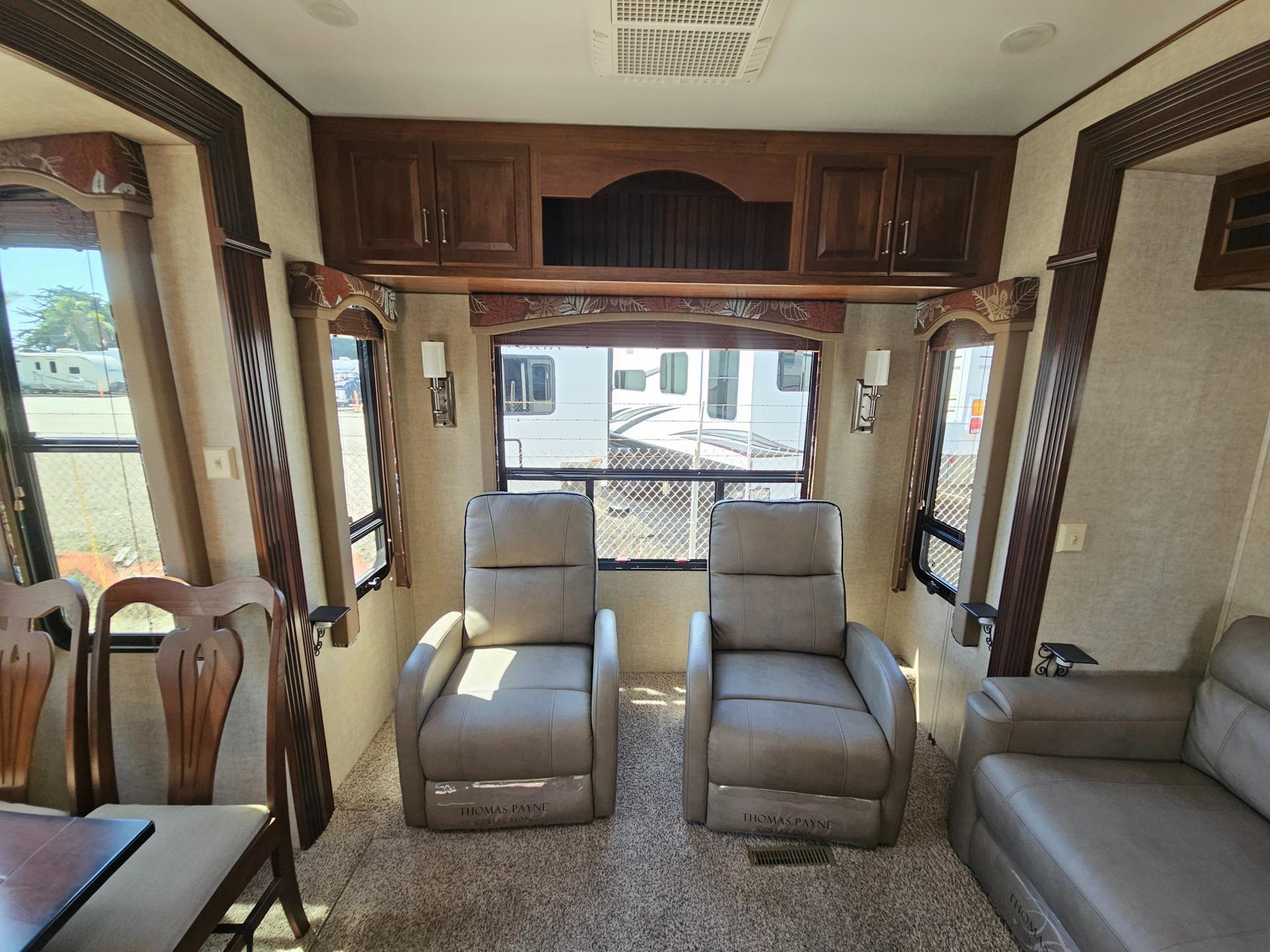 2014 Keystone RV 2014 Keystone RV Avalanche - thumbnail 11