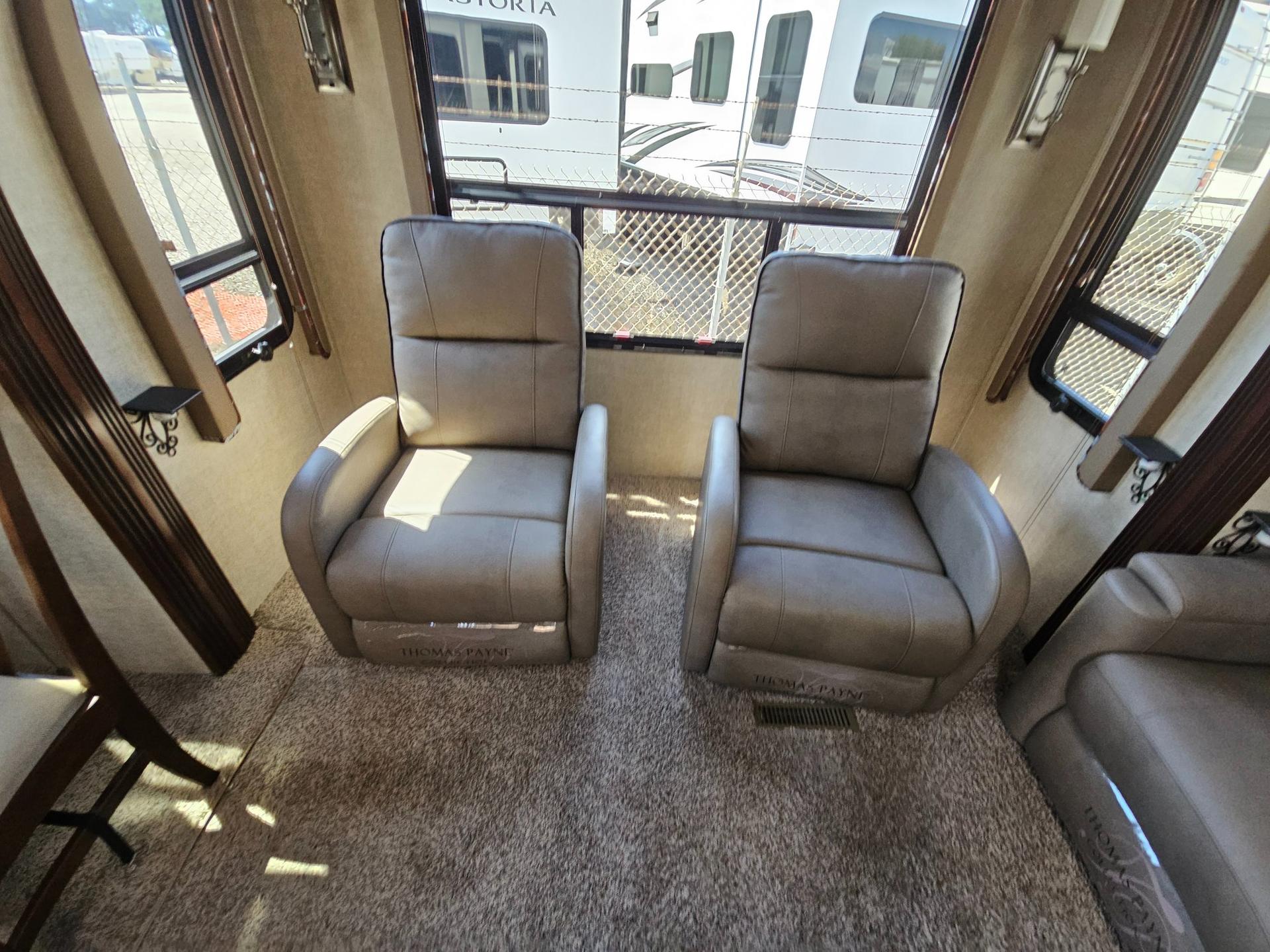 2014 Keystone RV 2014 Keystone RV Avalanche - thumbnail 12