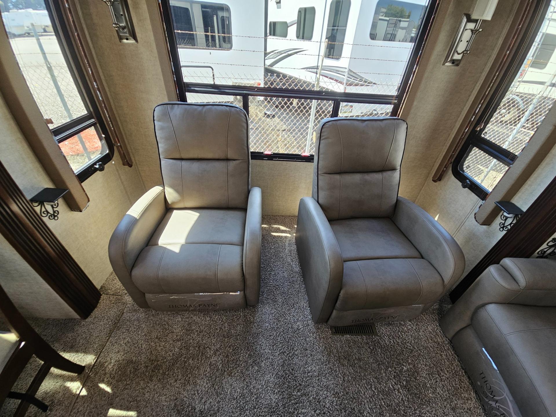 2014 Keystone RV 2014 Keystone RV Avalanche - thumbnail 17