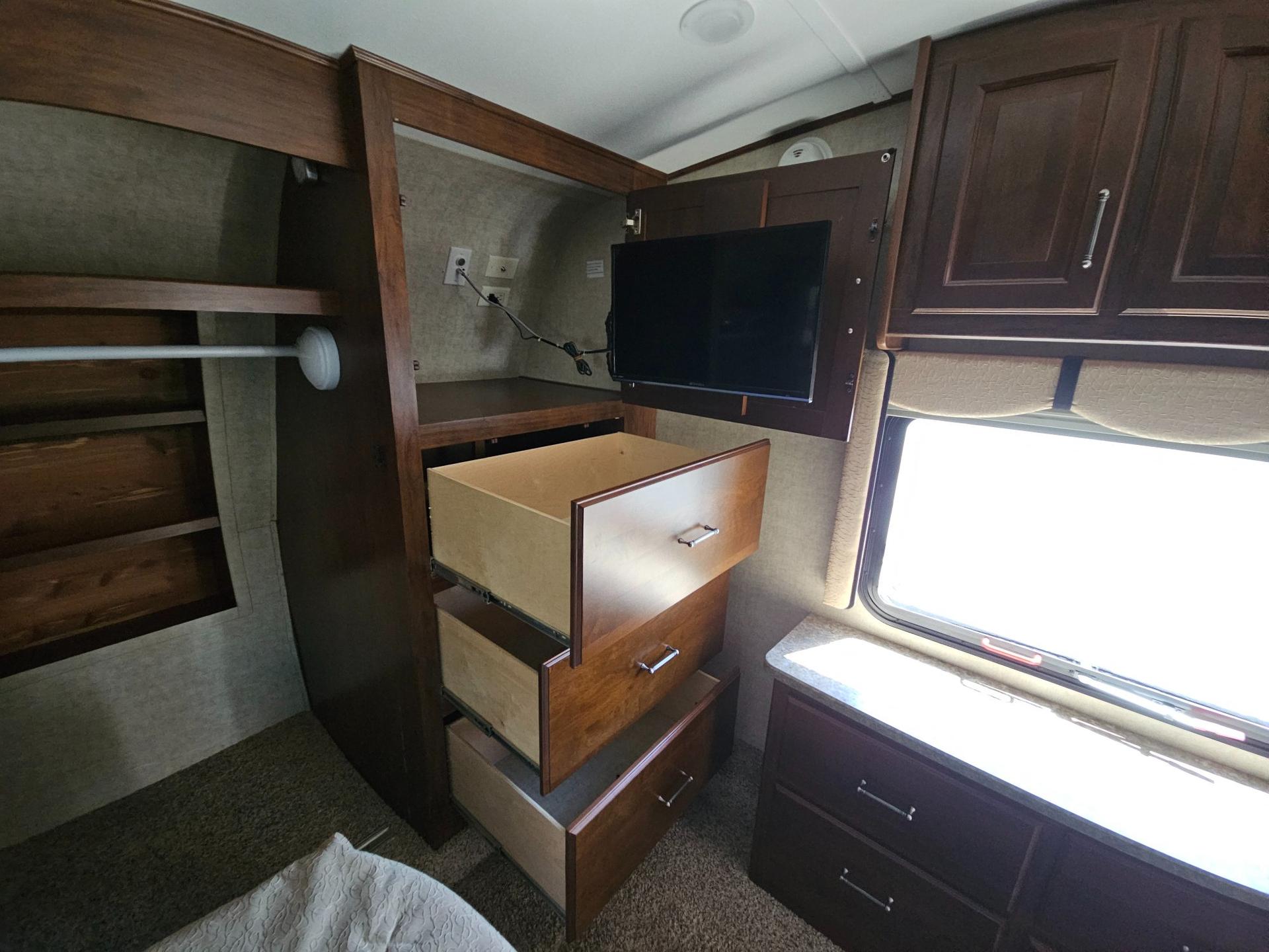 2014 Keystone RV 2014 Keystone RV Avalanche - thumbnail 38