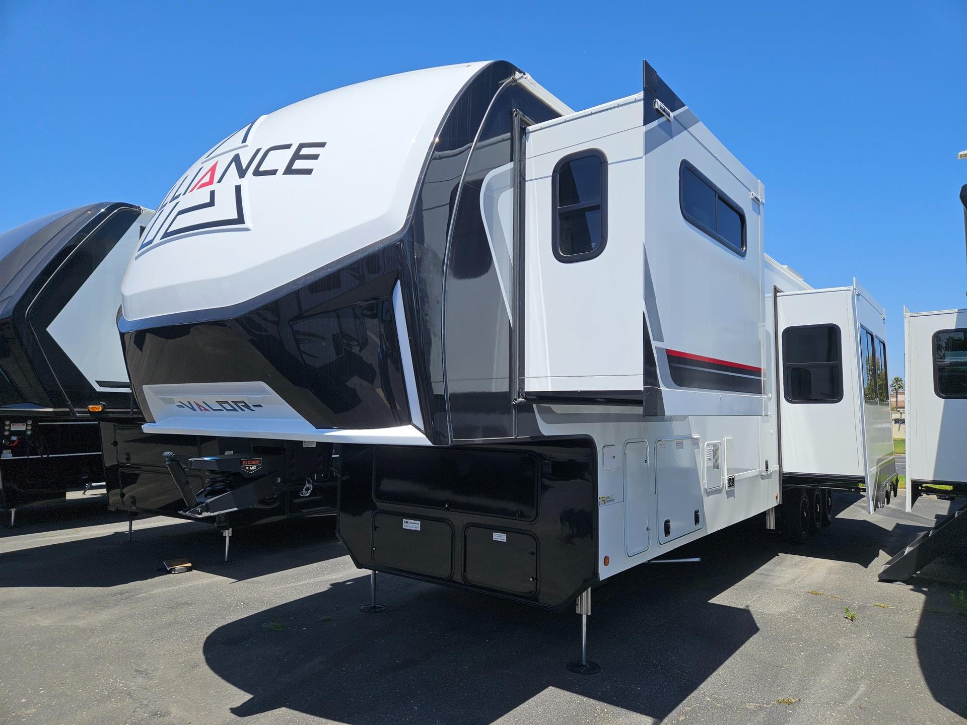 2027 Alliance RV 2027 Alliance RV Valor - thumbnail 4