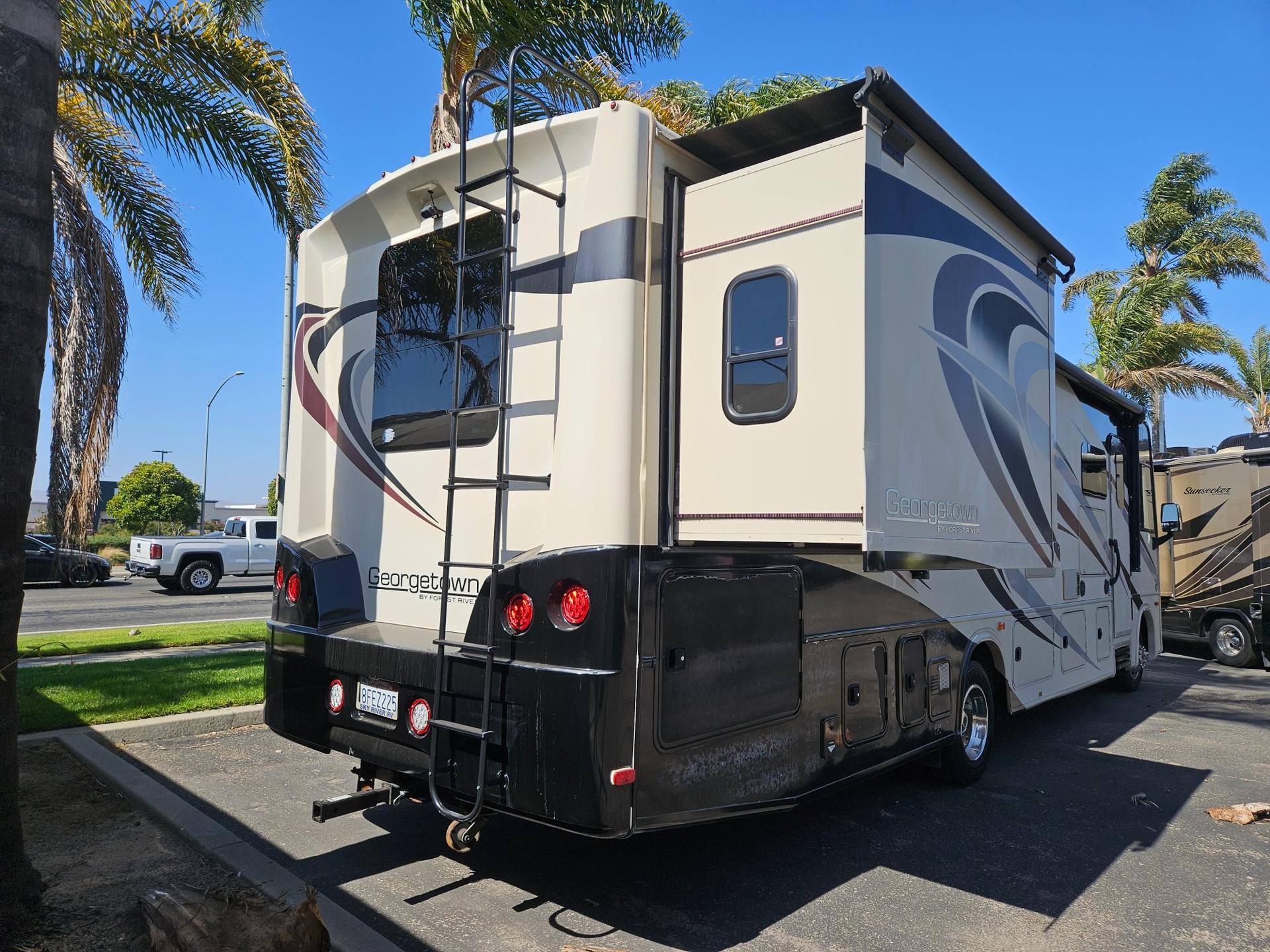 2018 Forest River RV 2018 Forest River RV Georgetown GT5 - thumbnail 4
