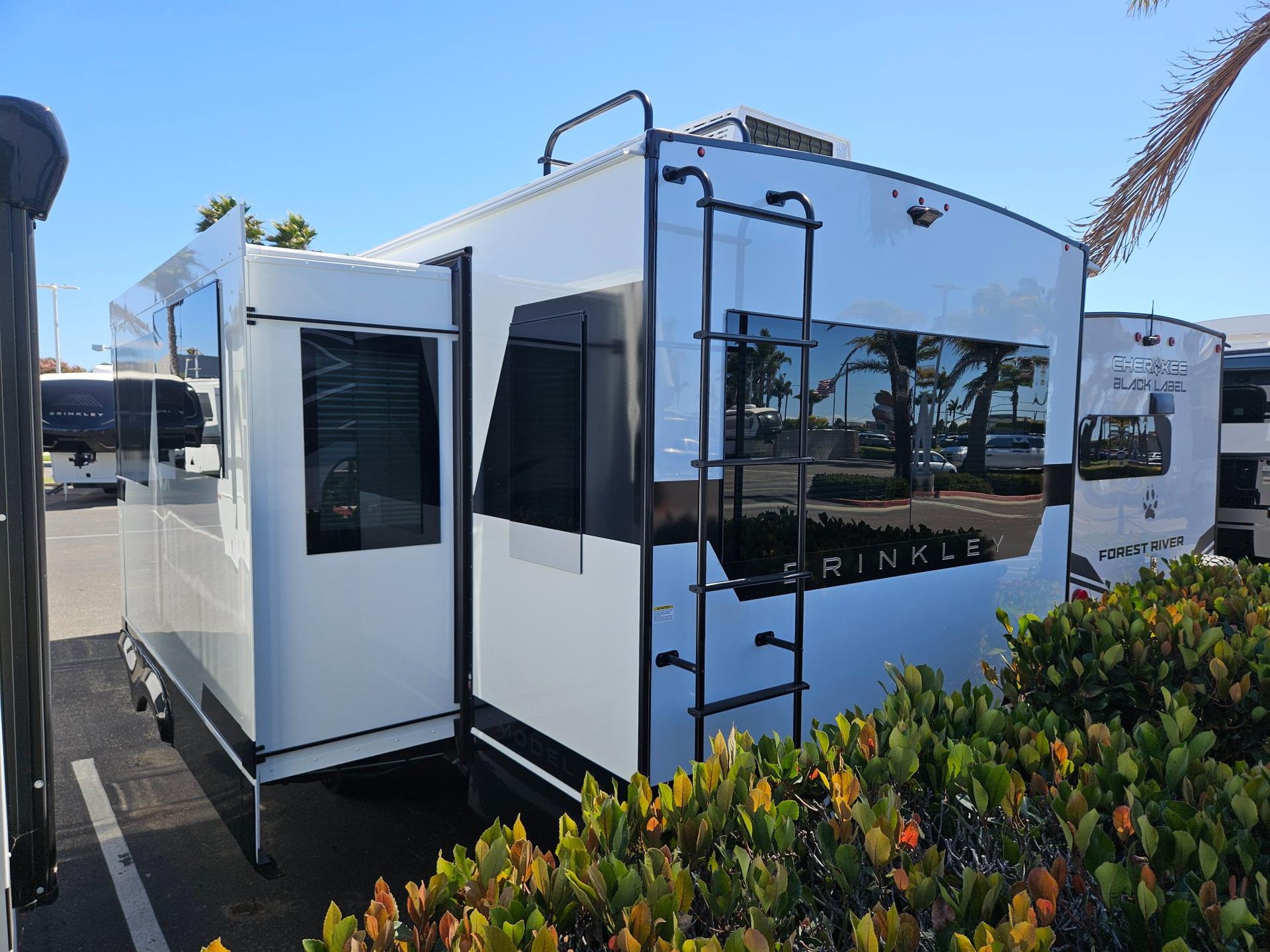 2027 Brinkley RV 2027 Brinkley RV Model Ix - thumbnail 3