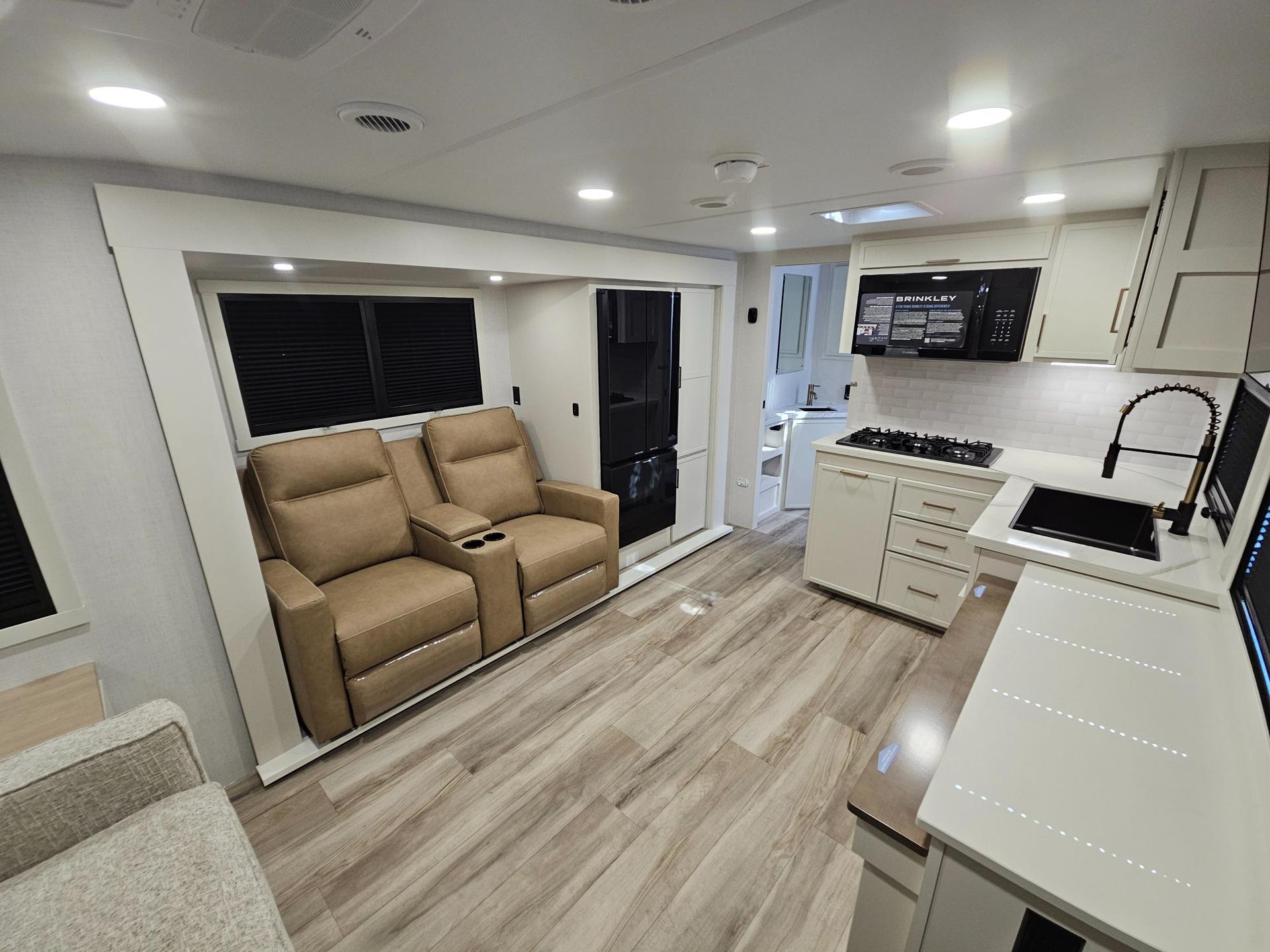 2027 Brinkley RV 2027 Brinkley RV Model Ix - thumbnail 5