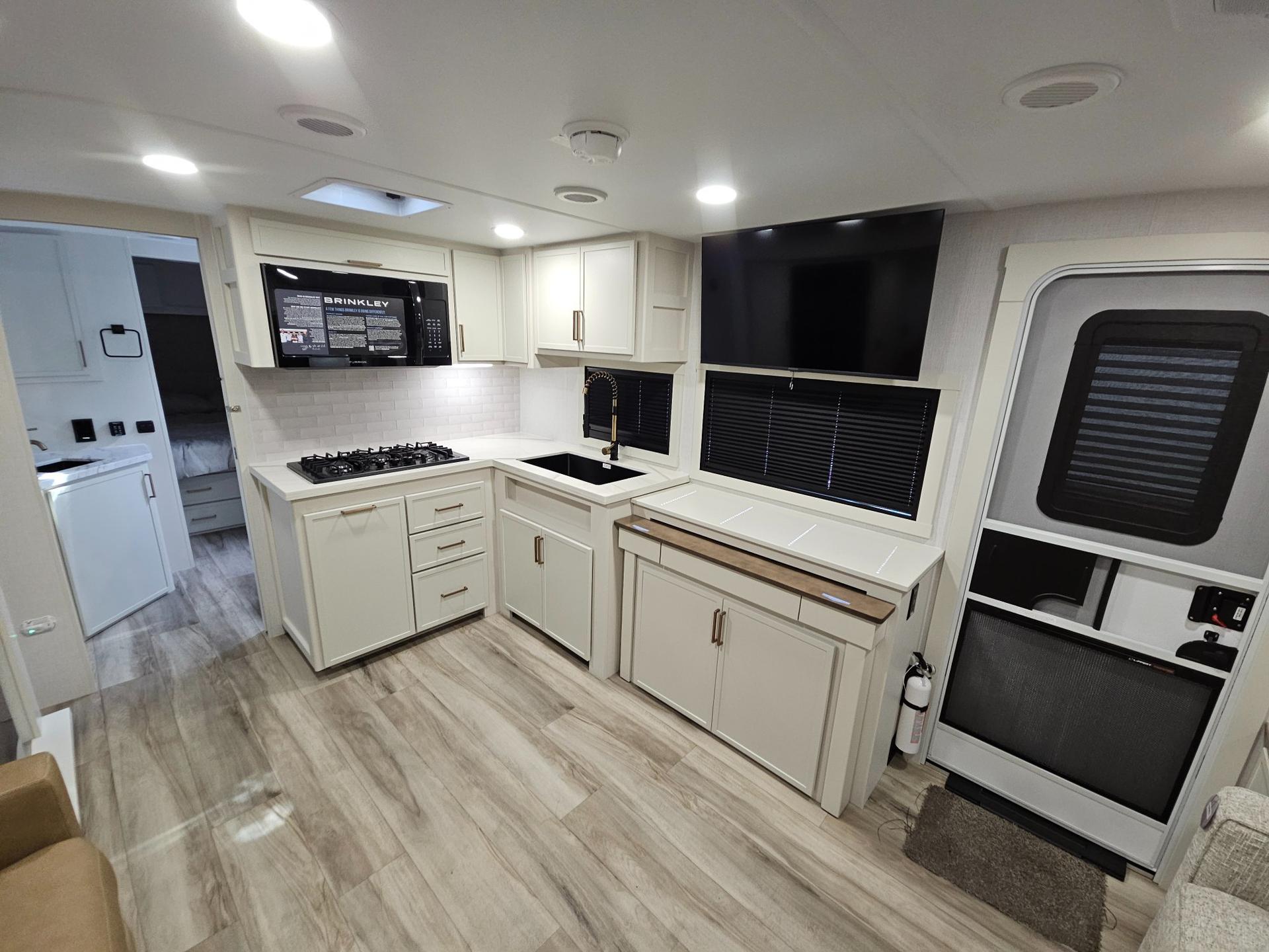 2027 Brinkley RV 2027 Brinkley RV Model Ix - thumbnail 6