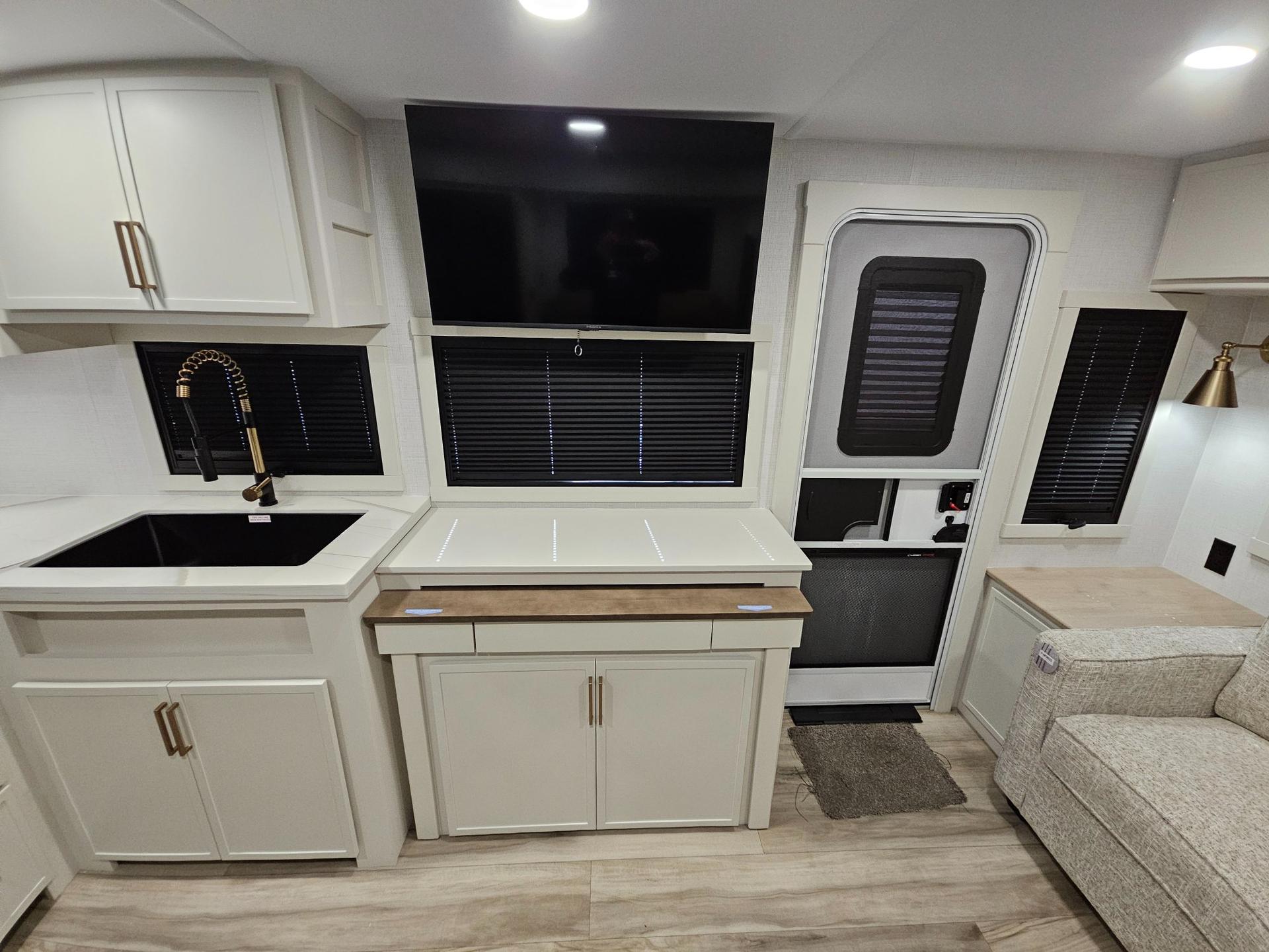 2027 Brinkley RV 2027 Brinkley RV Model Ix - thumbnail 13