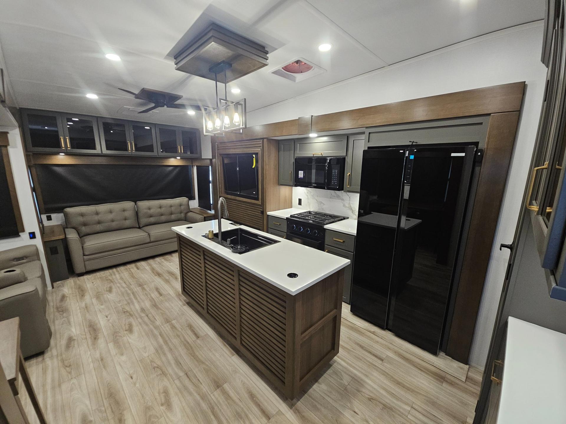 2026 Keystone RV 2026 Keystone RV Montana High Country - thumbnail 7