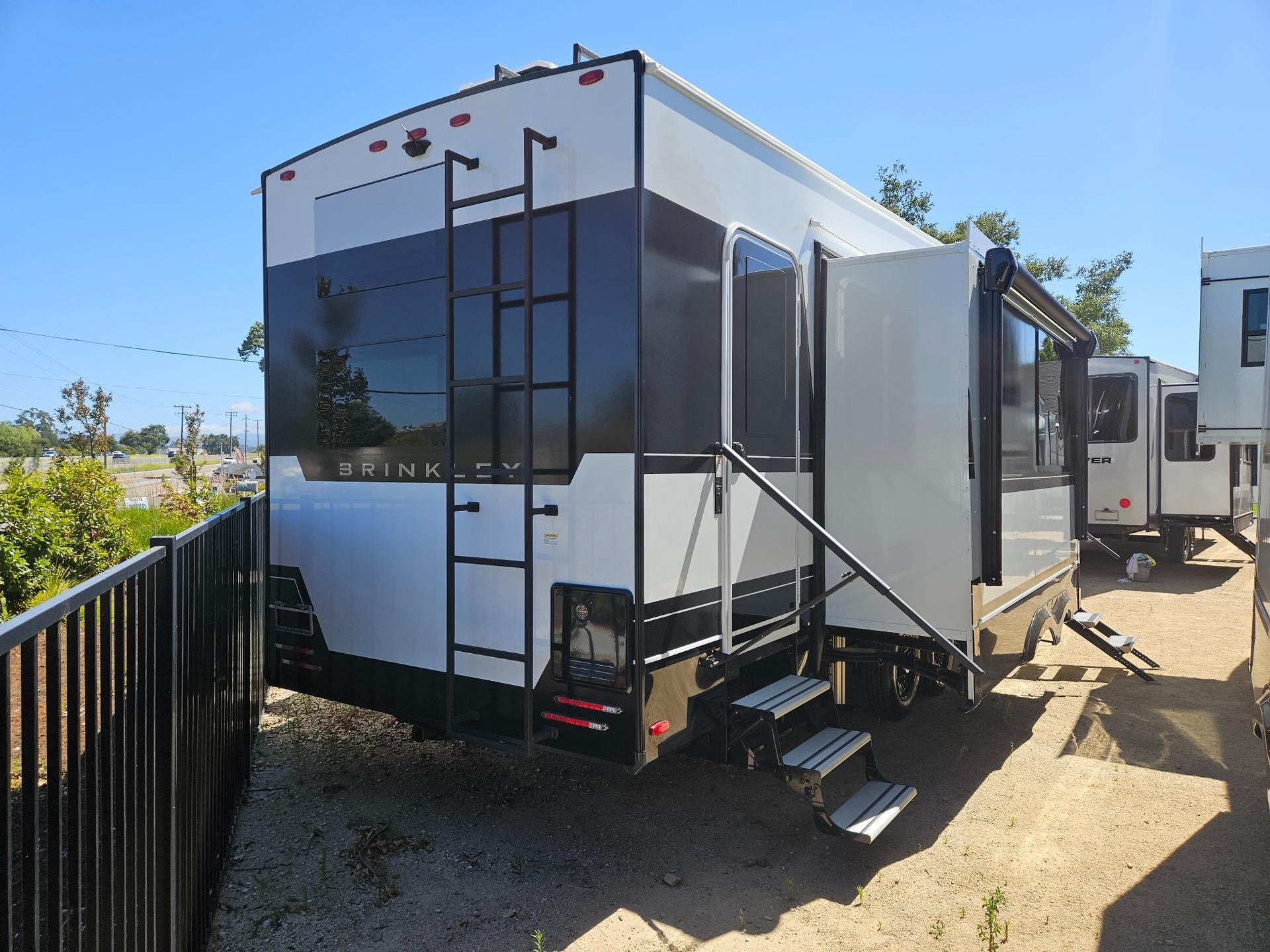2027 Brinkley RV 2027 Brinkley RV Model Z - thumbnail 2