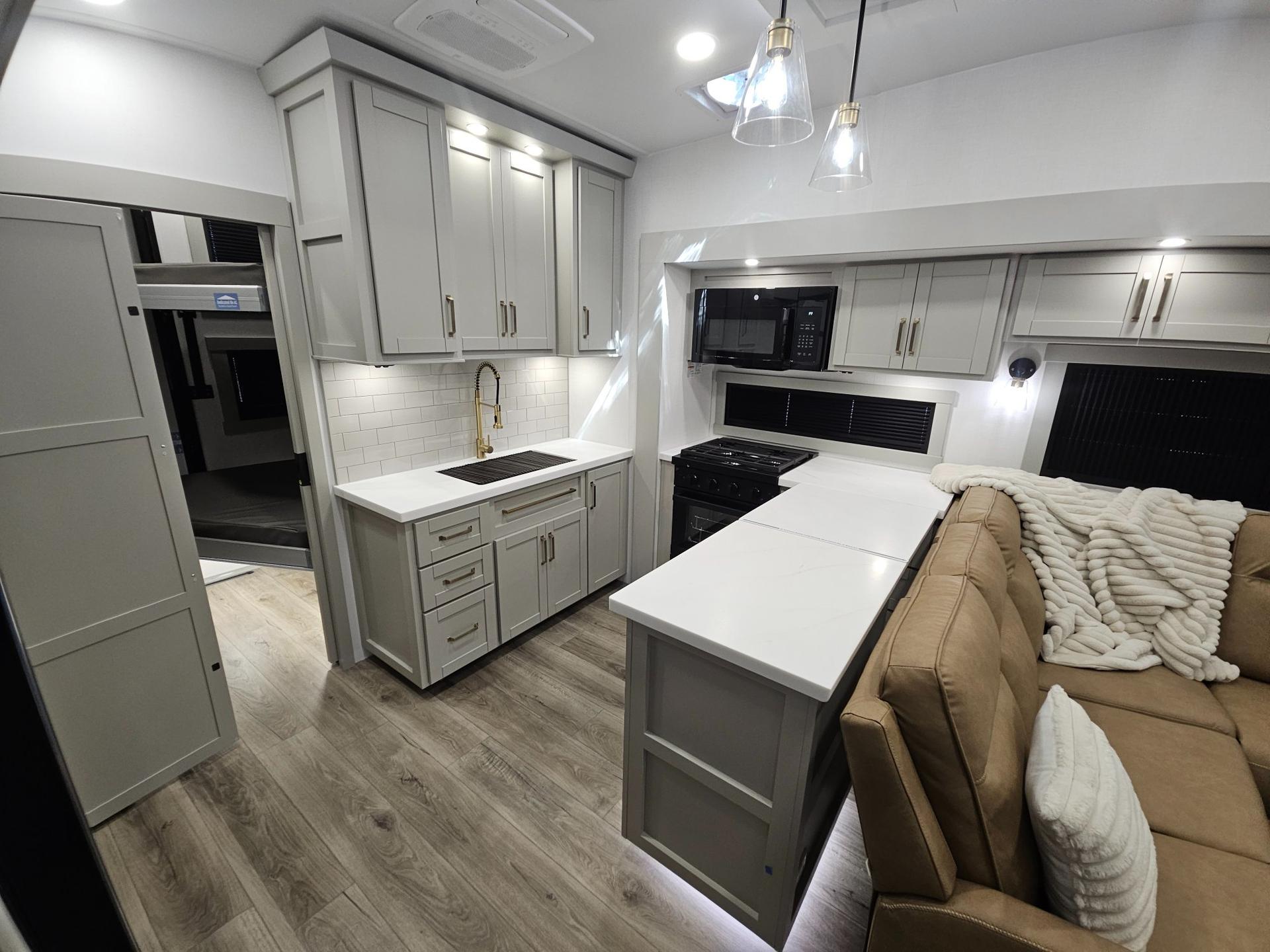 2027 Brinkley RV 2027 Brinkley RV Model Z - thumbnail 10