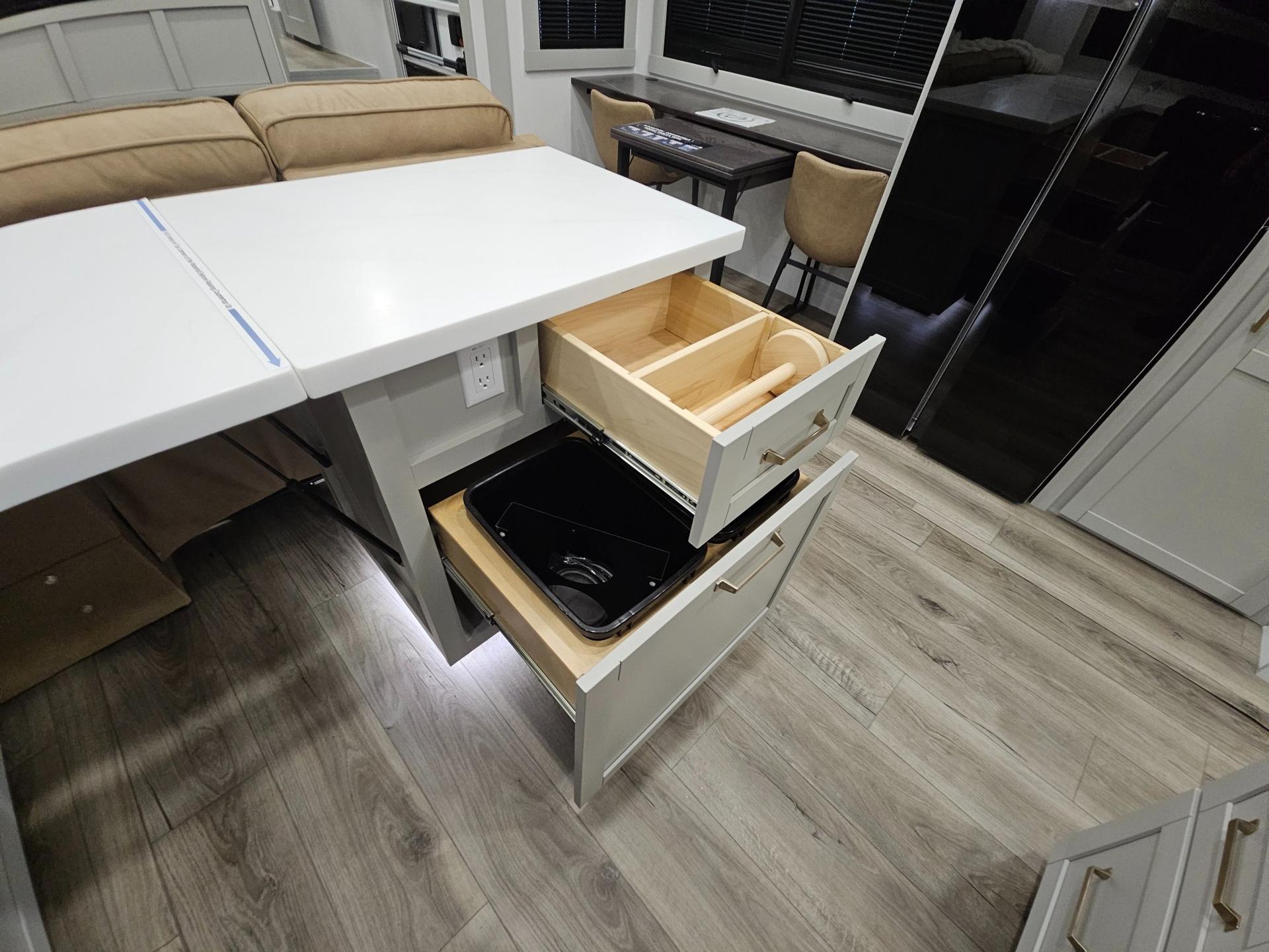 2027 Brinkley RV 2027 Brinkley RV Model Z - thumbnail 21