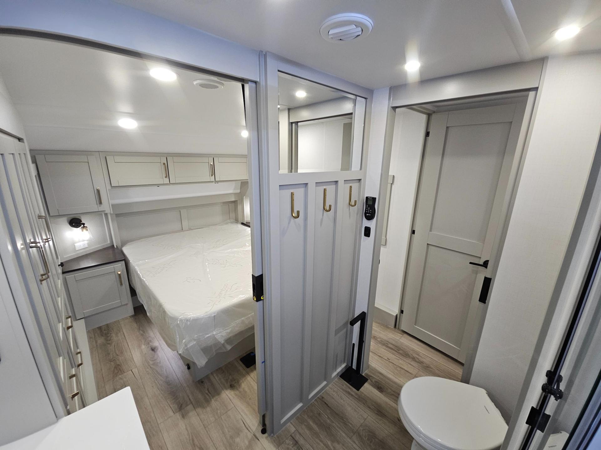 2027 Brinkley RV 2027 Brinkley RV Model Z - thumbnail 40