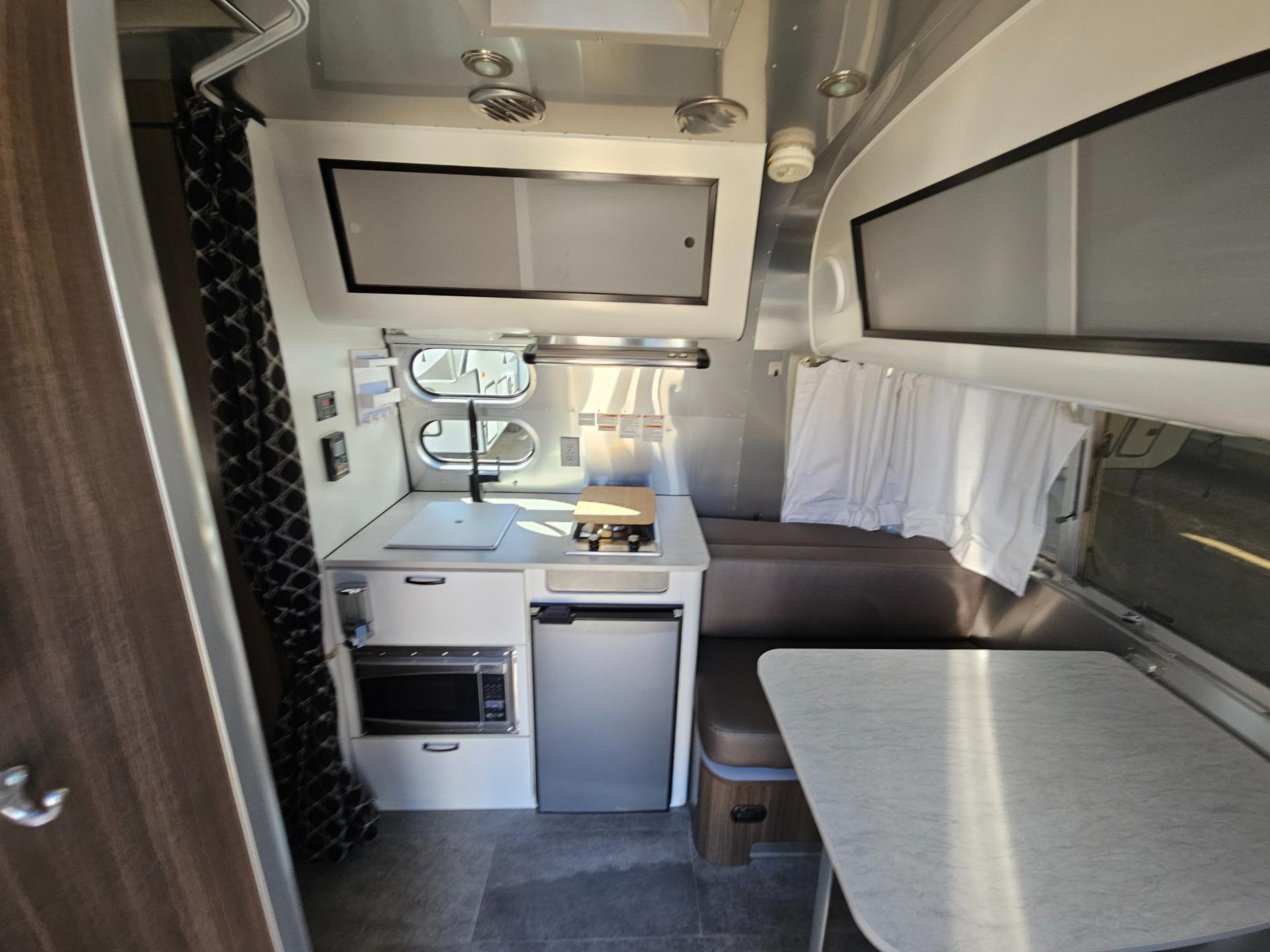 2022 Airstream 2022 Airstream Caravel - thumbnail 5