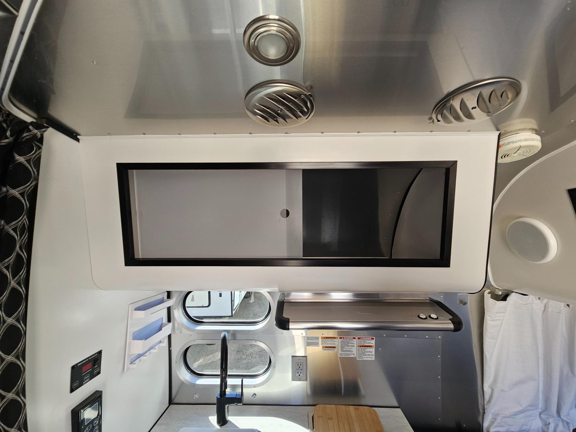 2022 Airstream 2022 Airstream Caravel - thumbnail 6
