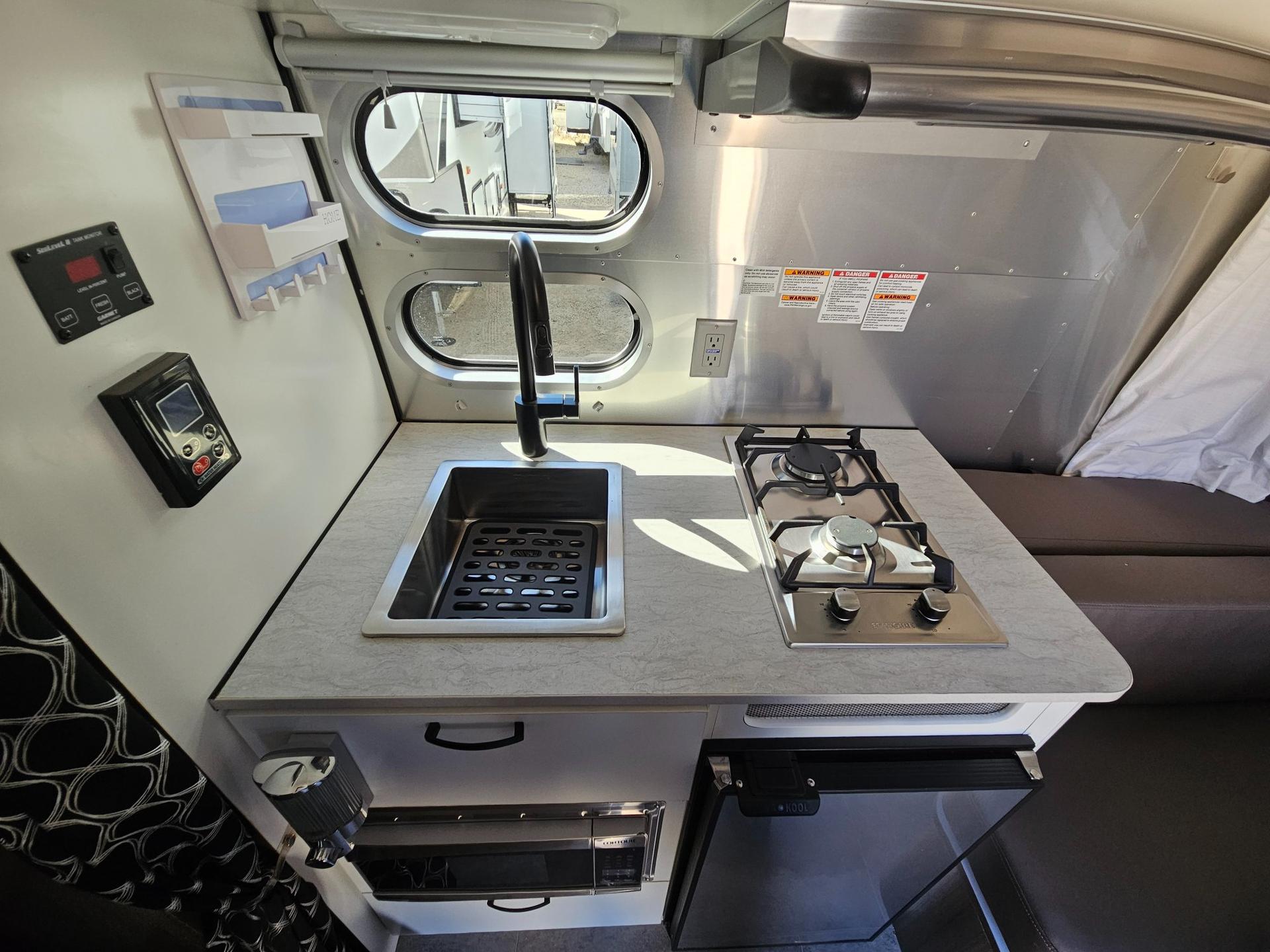 2022 Airstream 2022 Airstream Caravel - thumbnail 7