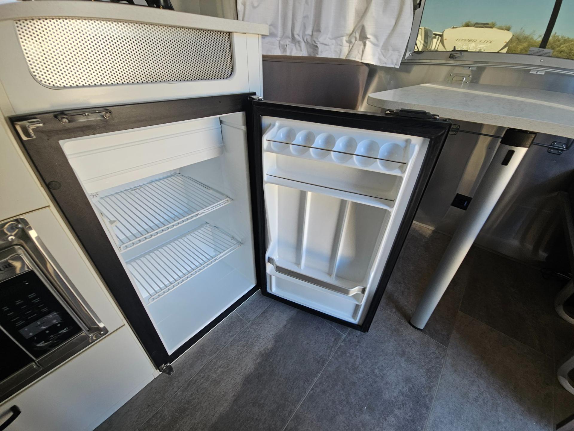 2022 Airstream 2022 Airstream Caravel - thumbnail 9