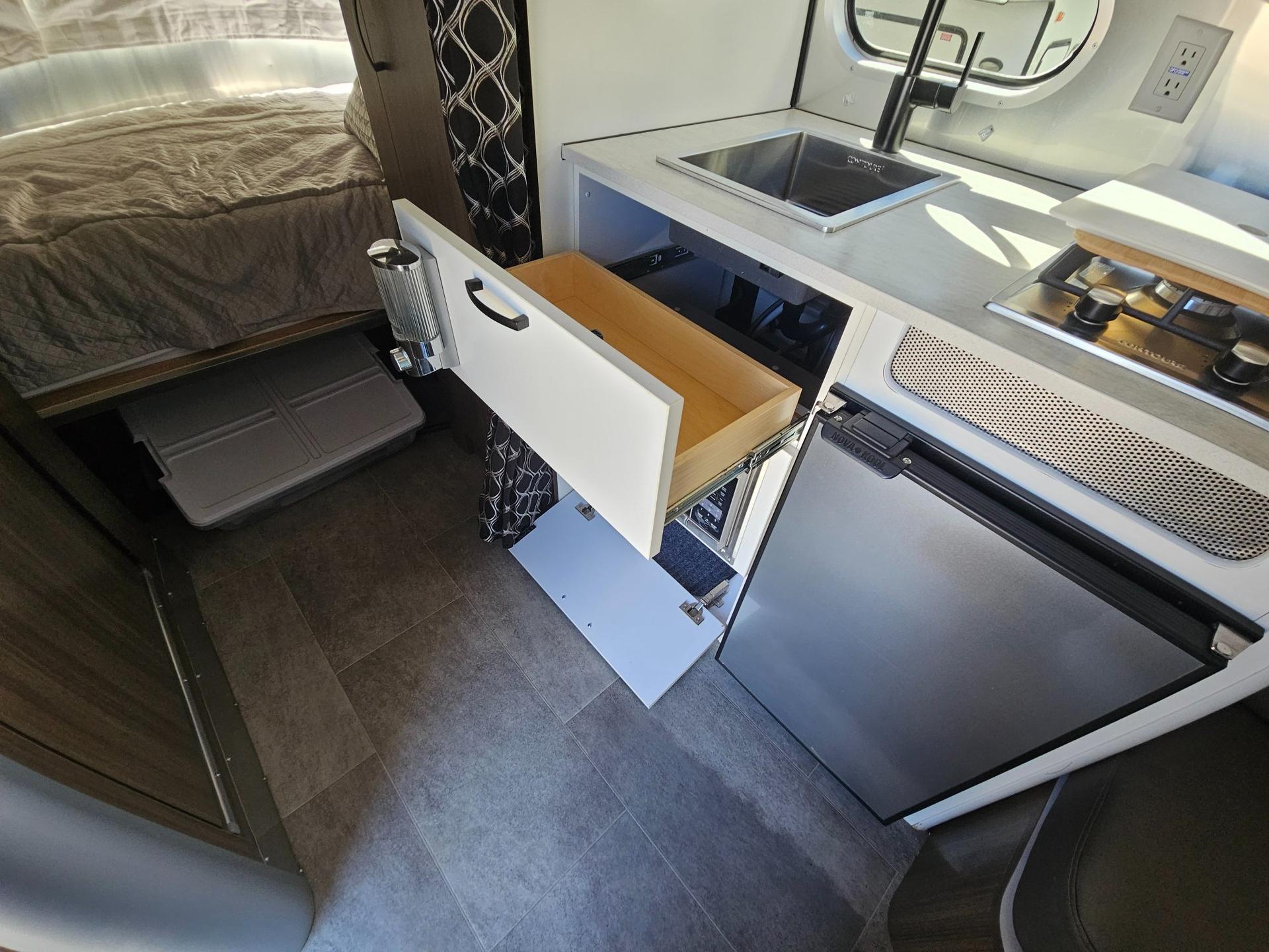 2022 Airstream 2022 Airstream Caravel - thumbnail 11