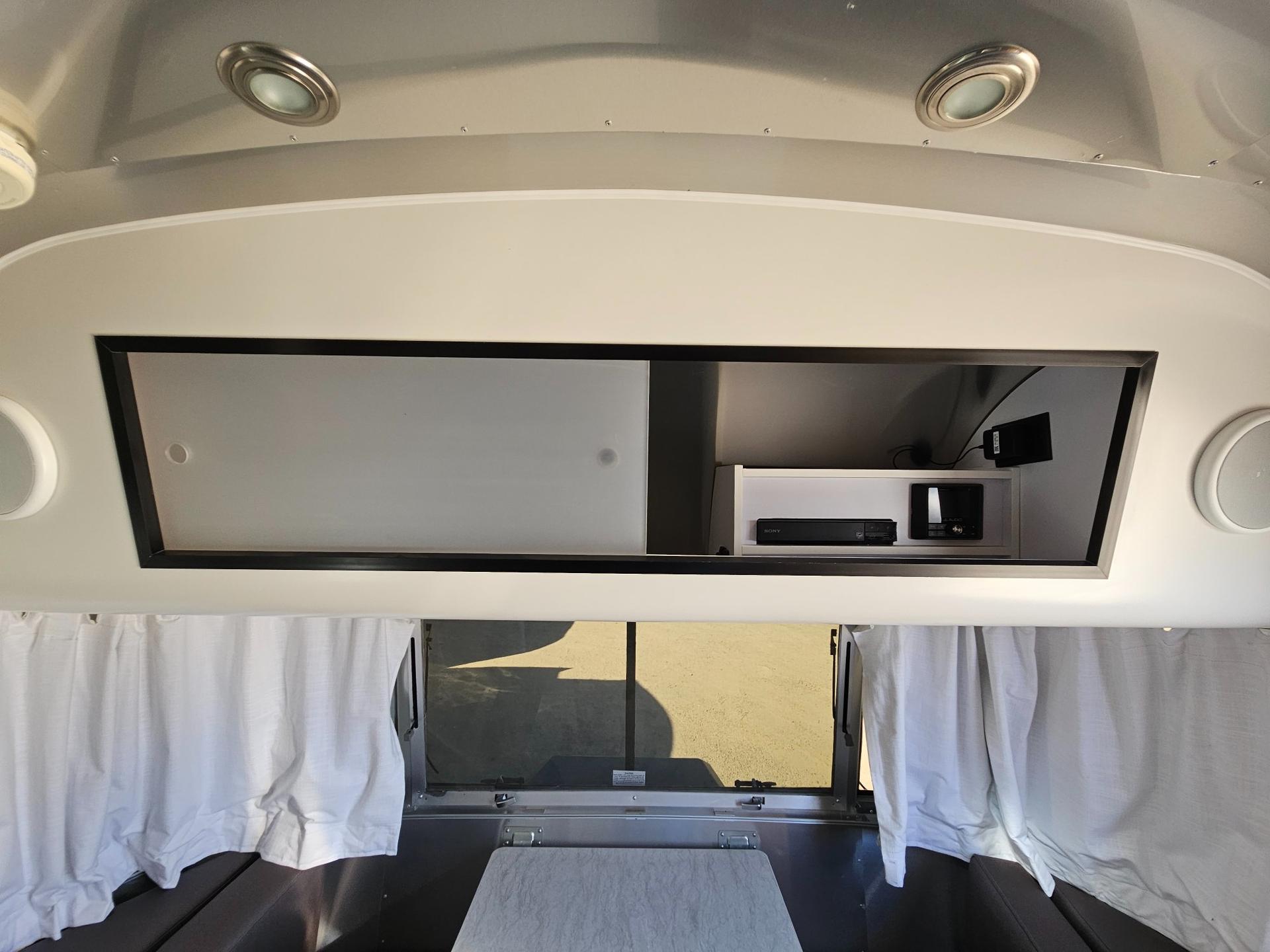 2022 Airstream 2022 Airstream Caravel - thumbnail 13