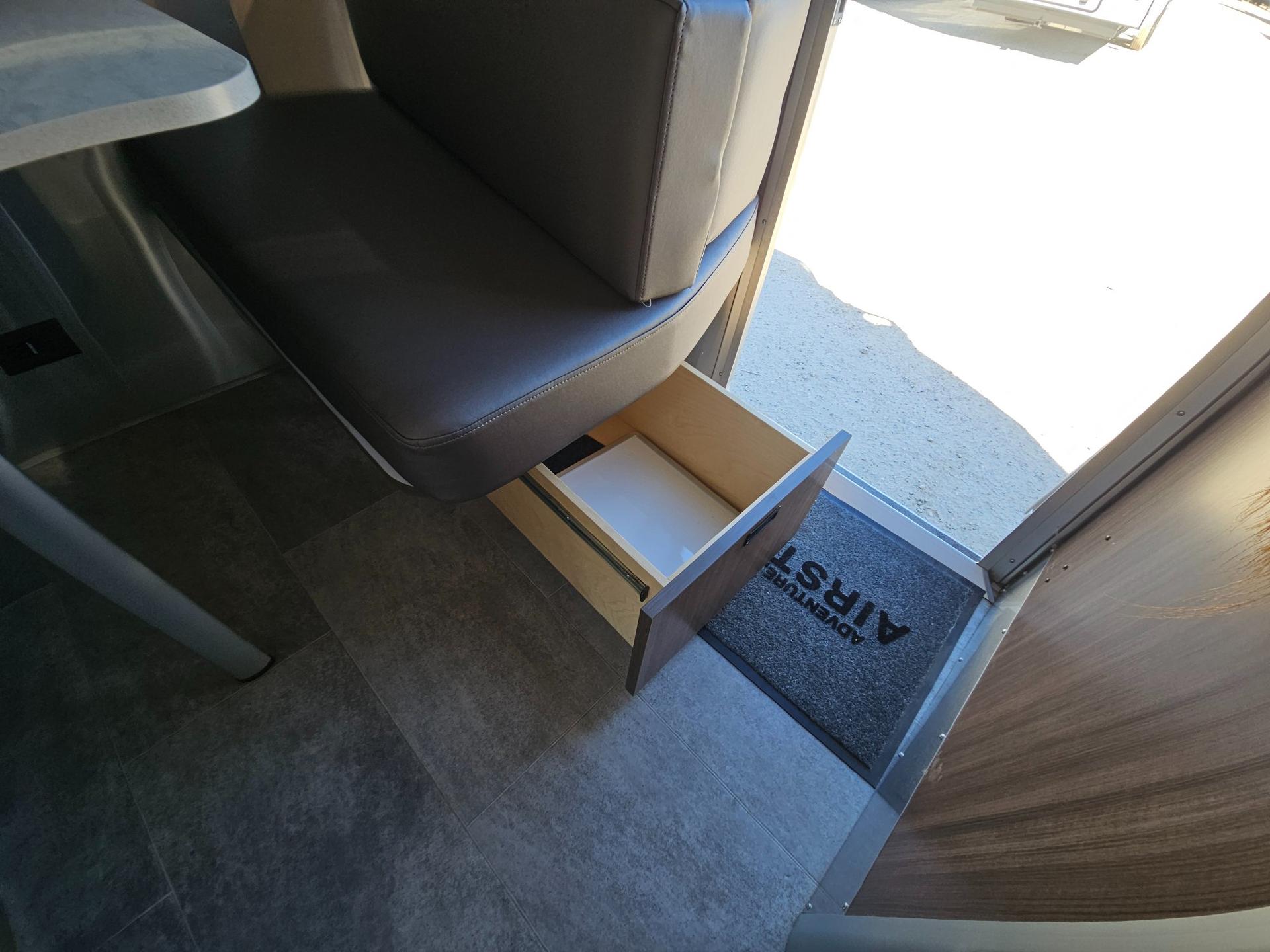 2022 Airstream 2022 Airstream Caravel - thumbnail 15