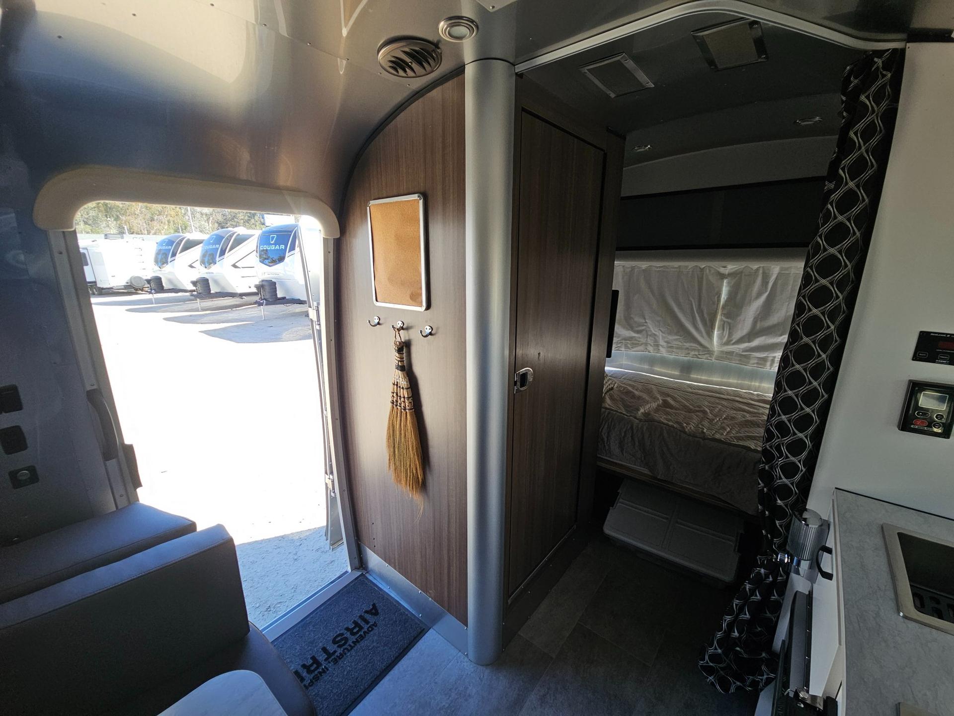 2022 Airstream 2022 Airstream Caravel - thumbnail 16