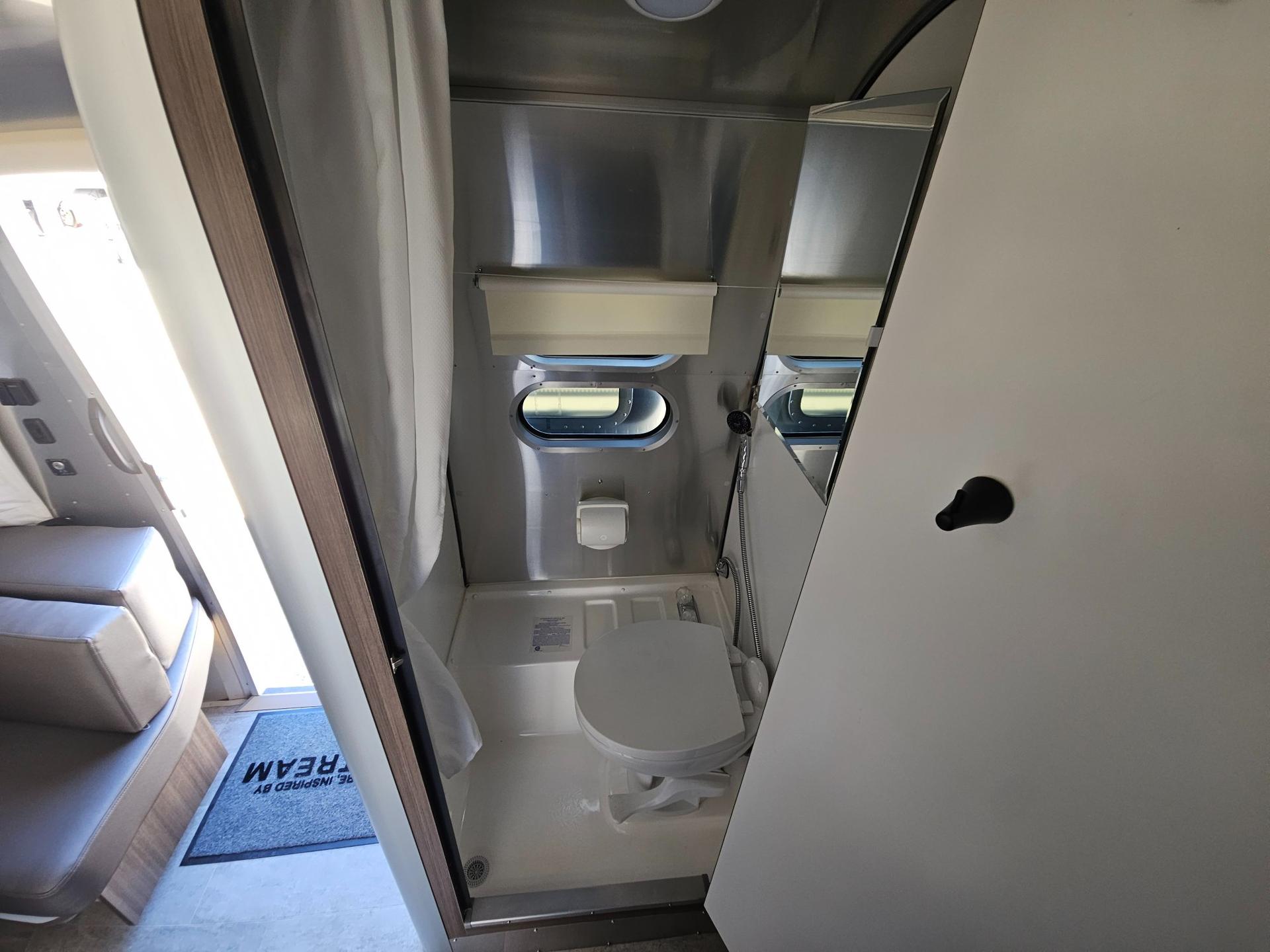 2022 Airstream 2022 Airstream Caravel - thumbnail 17