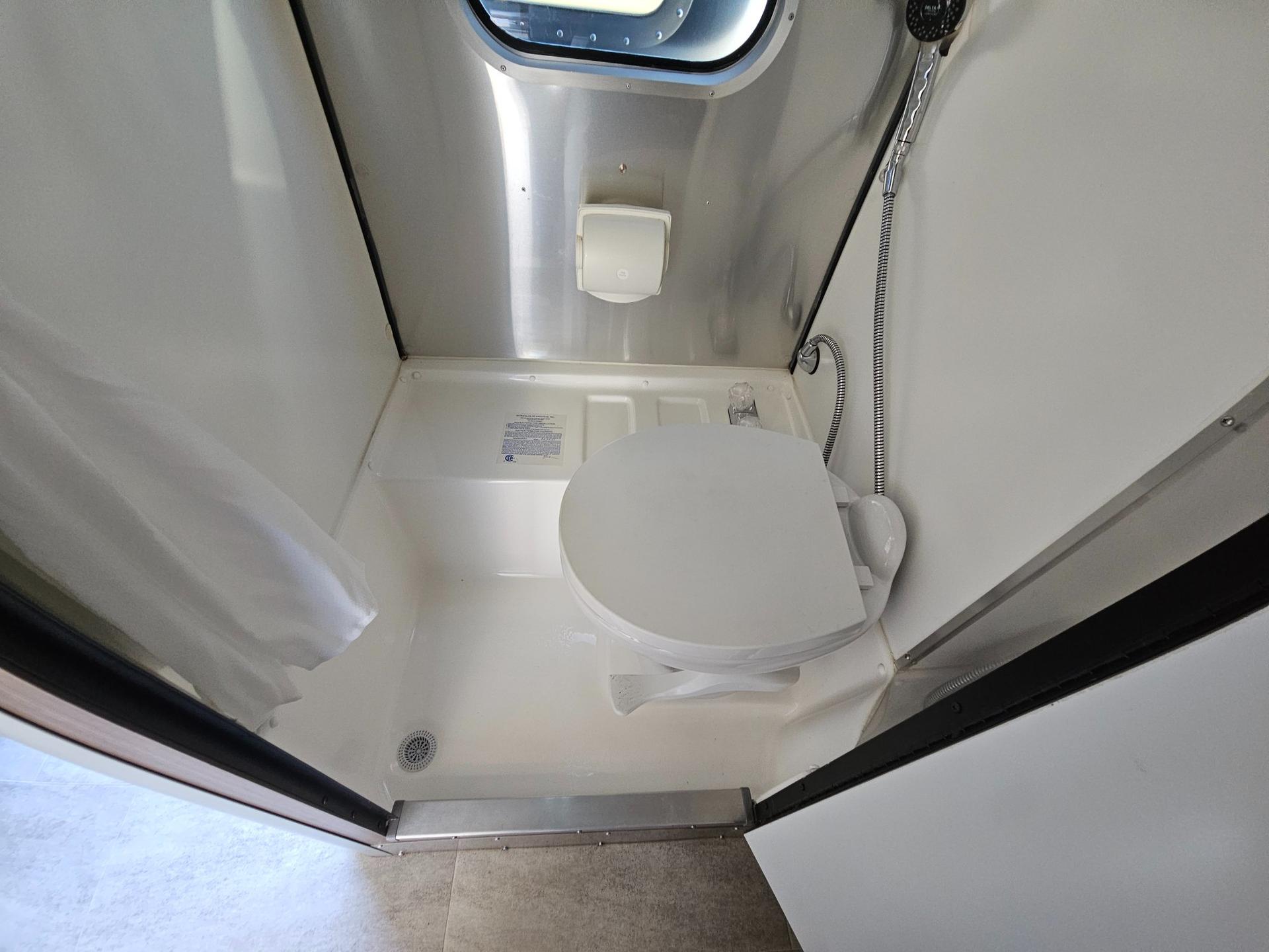 2022 Airstream 2022 Airstream Caravel - thumbnail 18