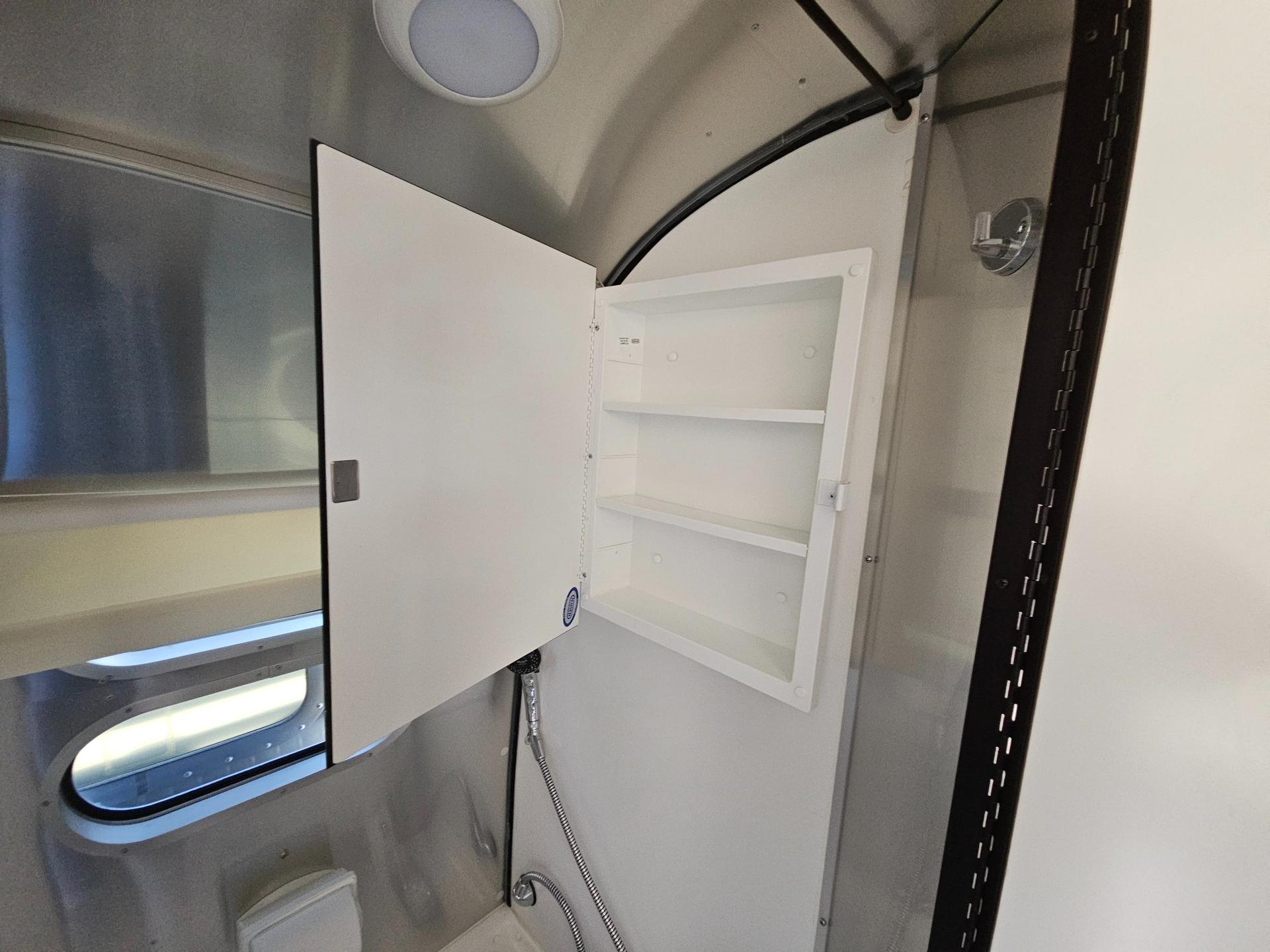 2022 Airstream 2022 Airstream Caravel - thumbnail 19