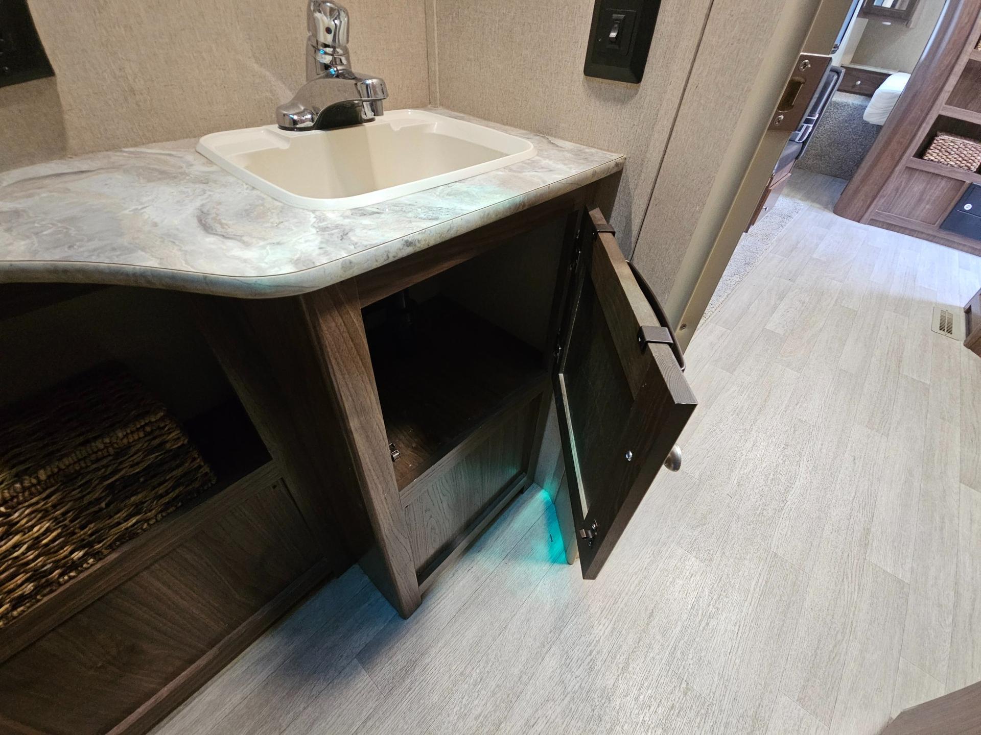 2018 Dutchmen 2018 Dutchmen Coleman Lantern - thumbnail 32