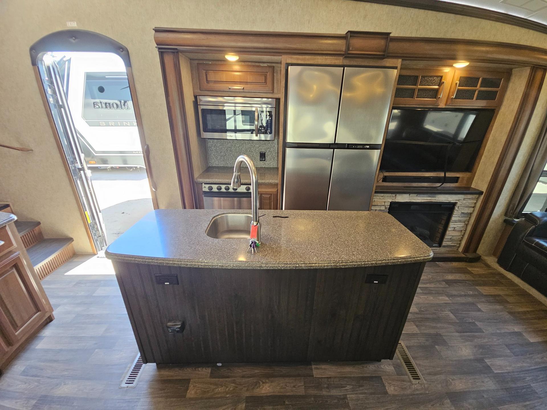 2016 Keystone Rv 2016 Keystone Rv Montana - thumbnail 19