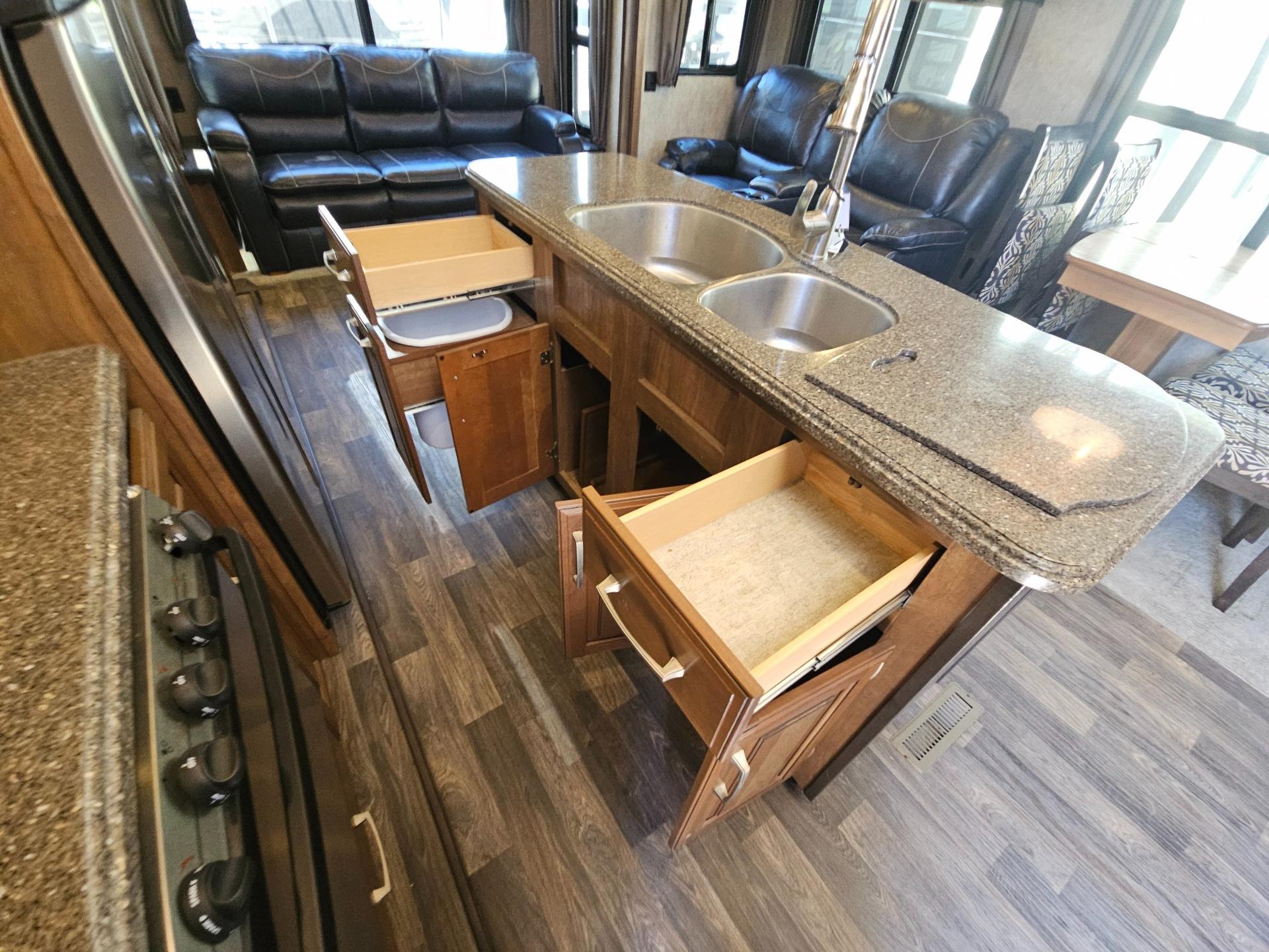 2016 Keystone Rv 2016 Keystone Rv Montana - thumbnail 23