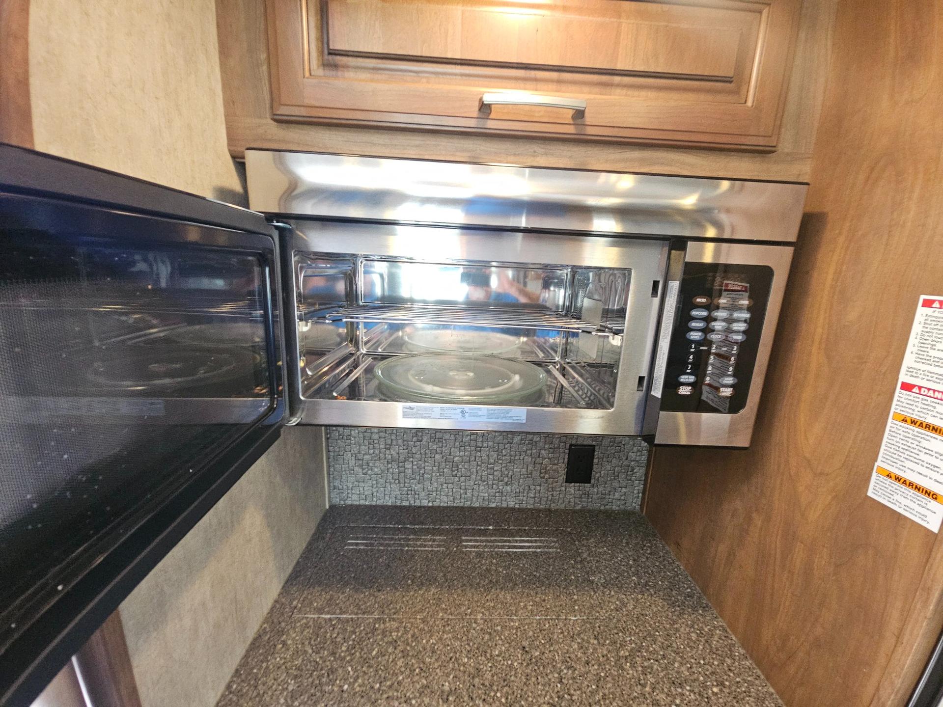 2016 Keystone Rv 2016 Keystone Rv Montana - thumbnail 24
