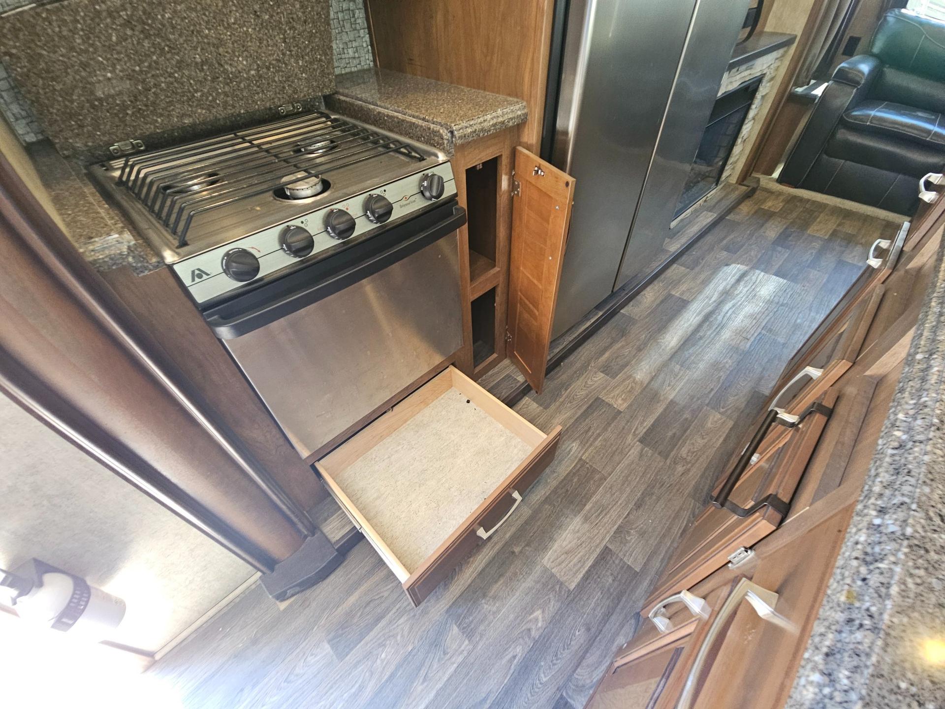 2016 Keystone Rv 2016 Keystone Rv Montana - thumbnail 27