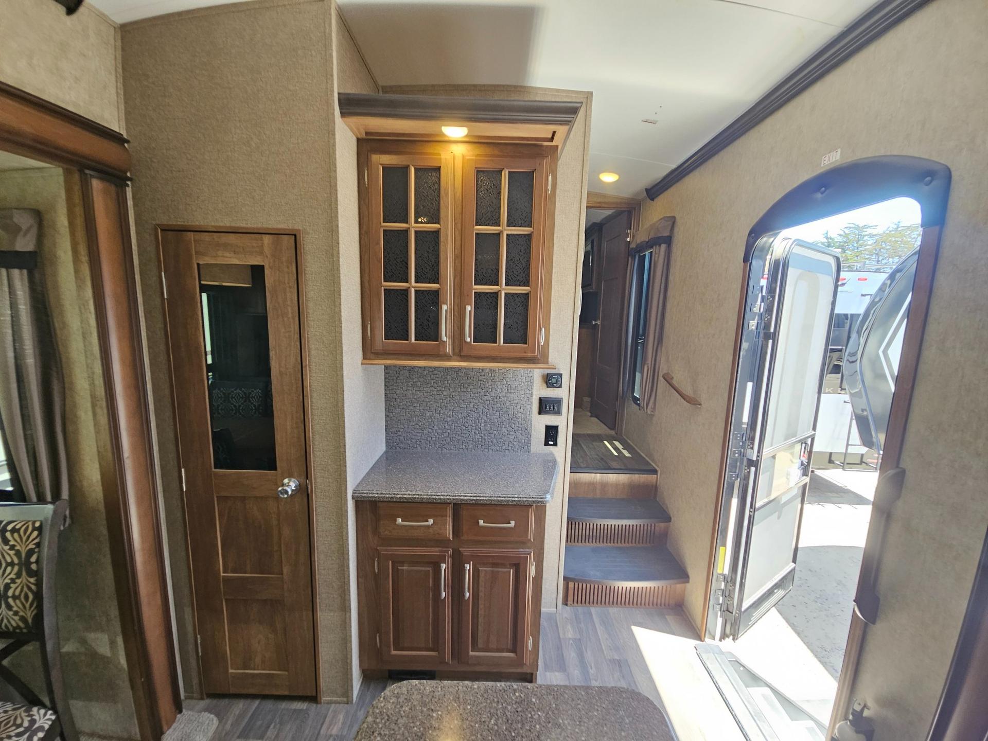 2016 Keystone Rv 2016 Keystone Rv Montana - thumbnail 28