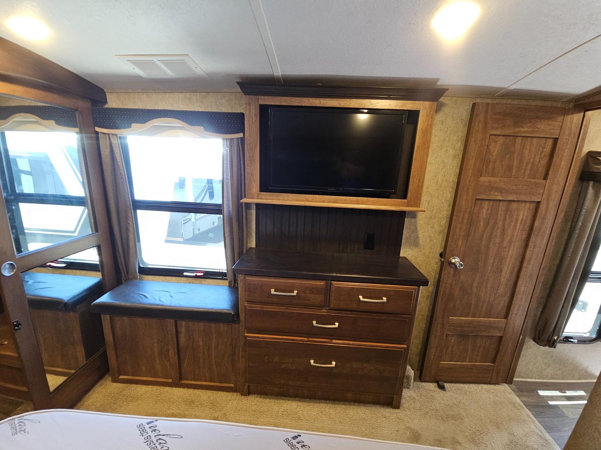 2016 Keystone Rv 2016 Keystone Rv Montana - thumbnail 36
