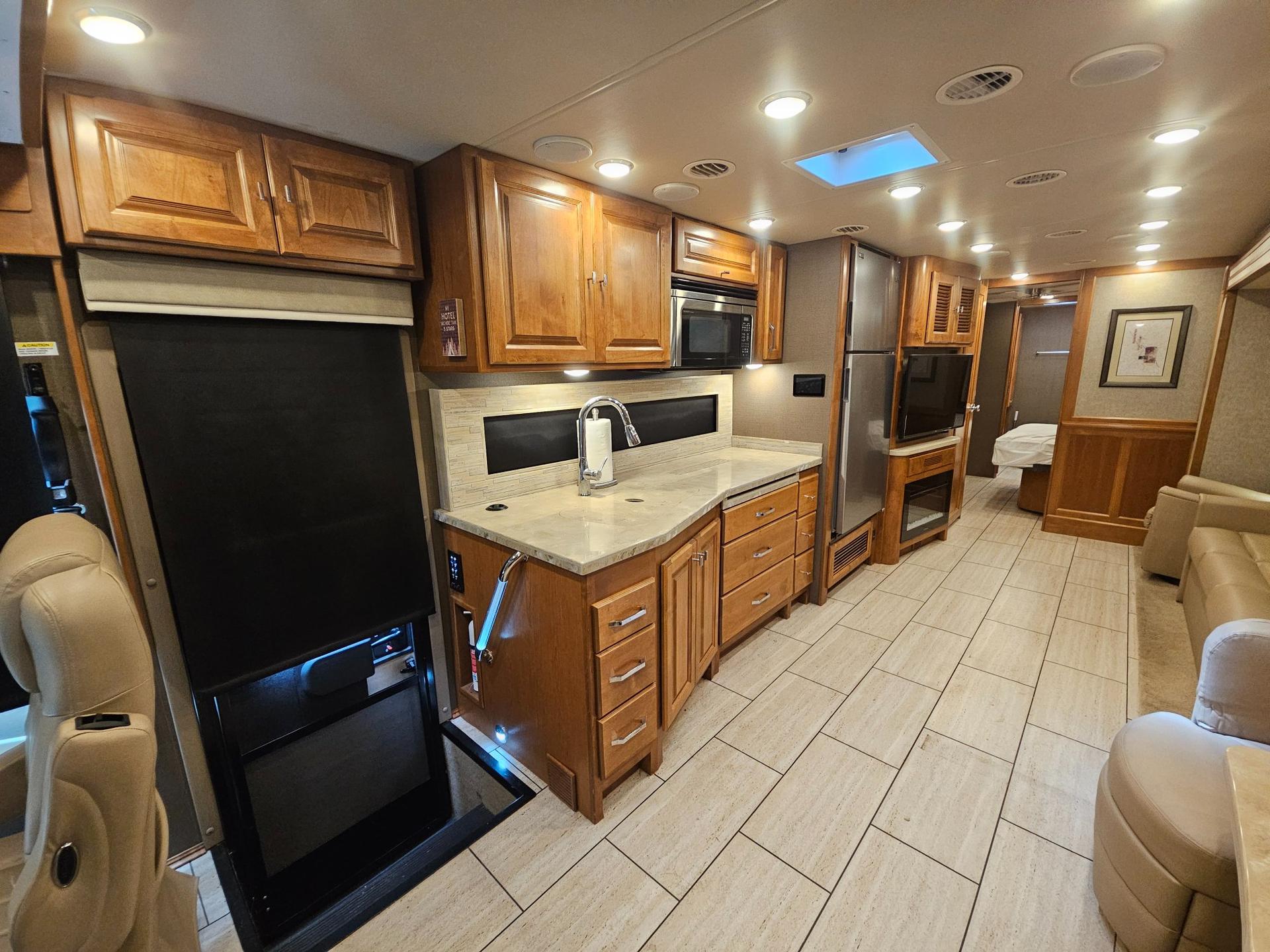 2018 Tiffin Motor Coach 2018 Tiffin Motor Coach Allegro Open Road - thumbnail 3