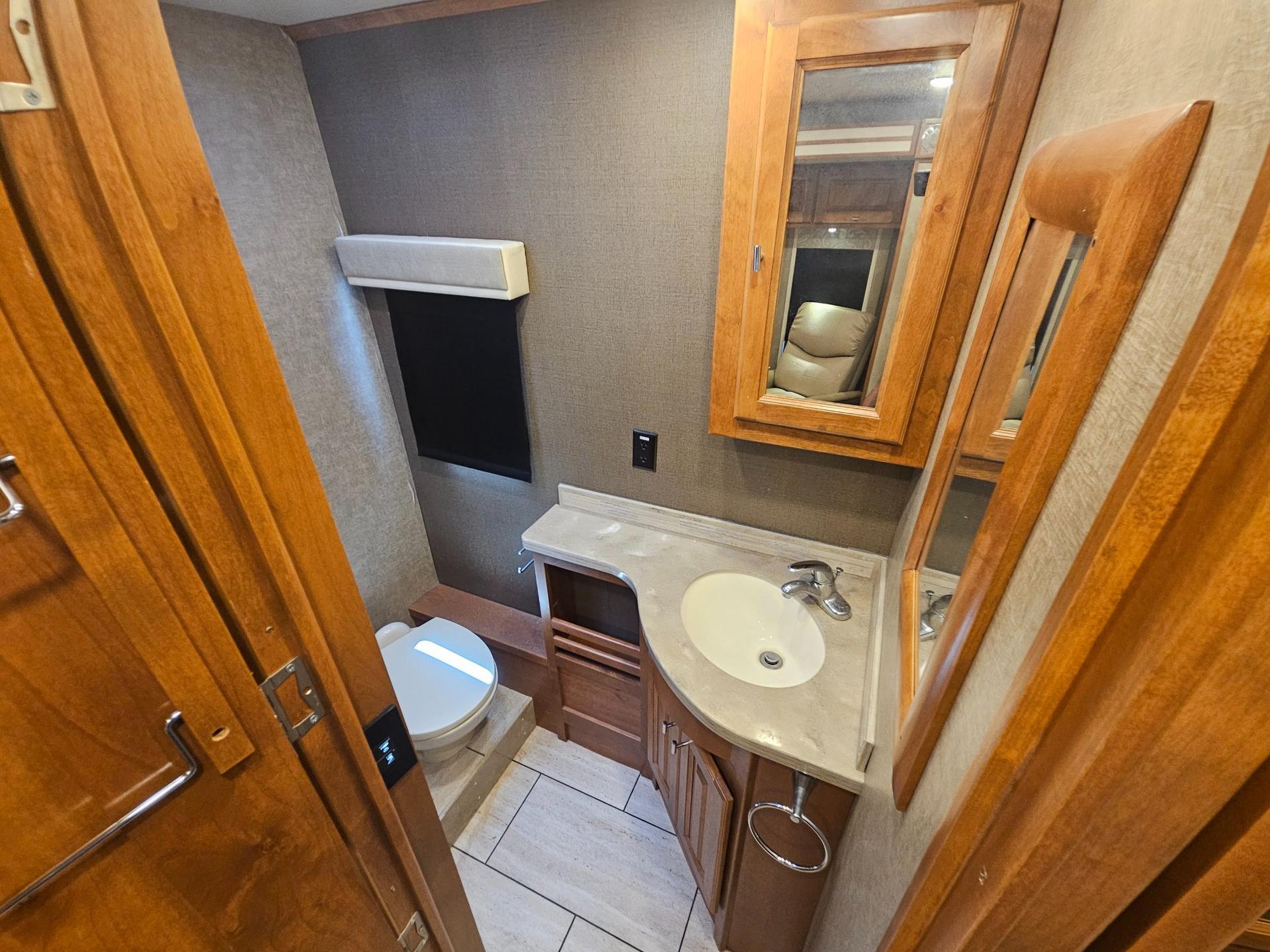 2018 Tiffin Motor Coach 2018 Tiffin Motor Coach Allegro Open Road - thumbnail 17