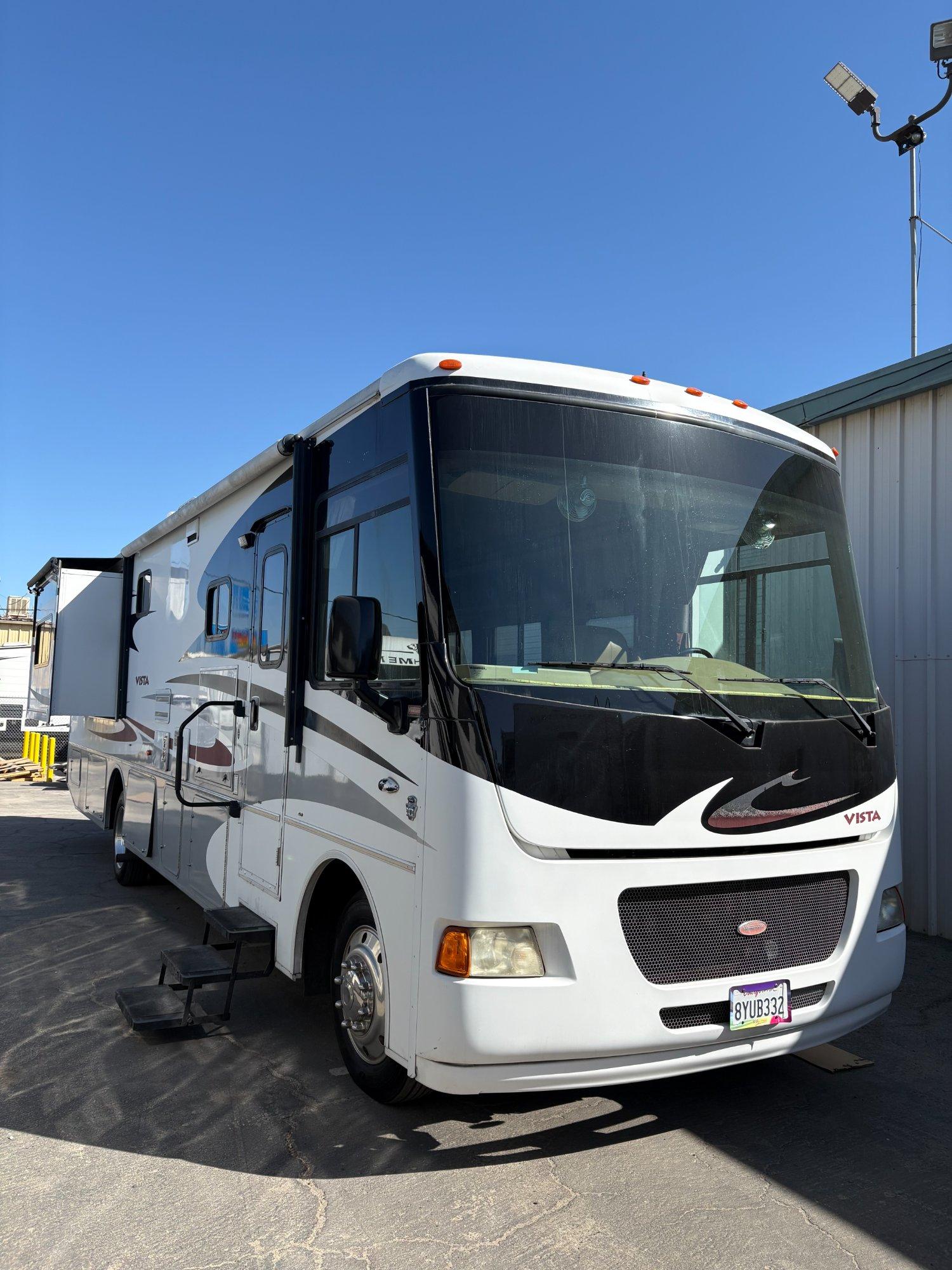 2012 Winnebago 2012 Winnebago Vista - thumbnail 3