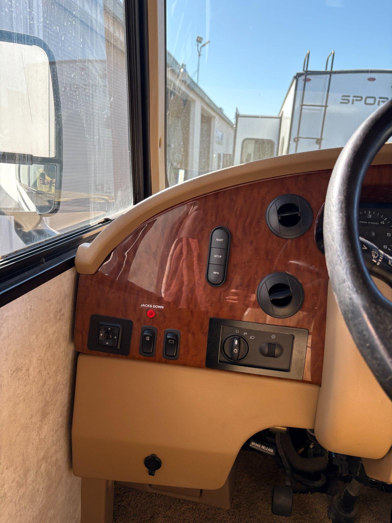 2012 Winnebago 2012 Winnebago Vista - thumbnail 17