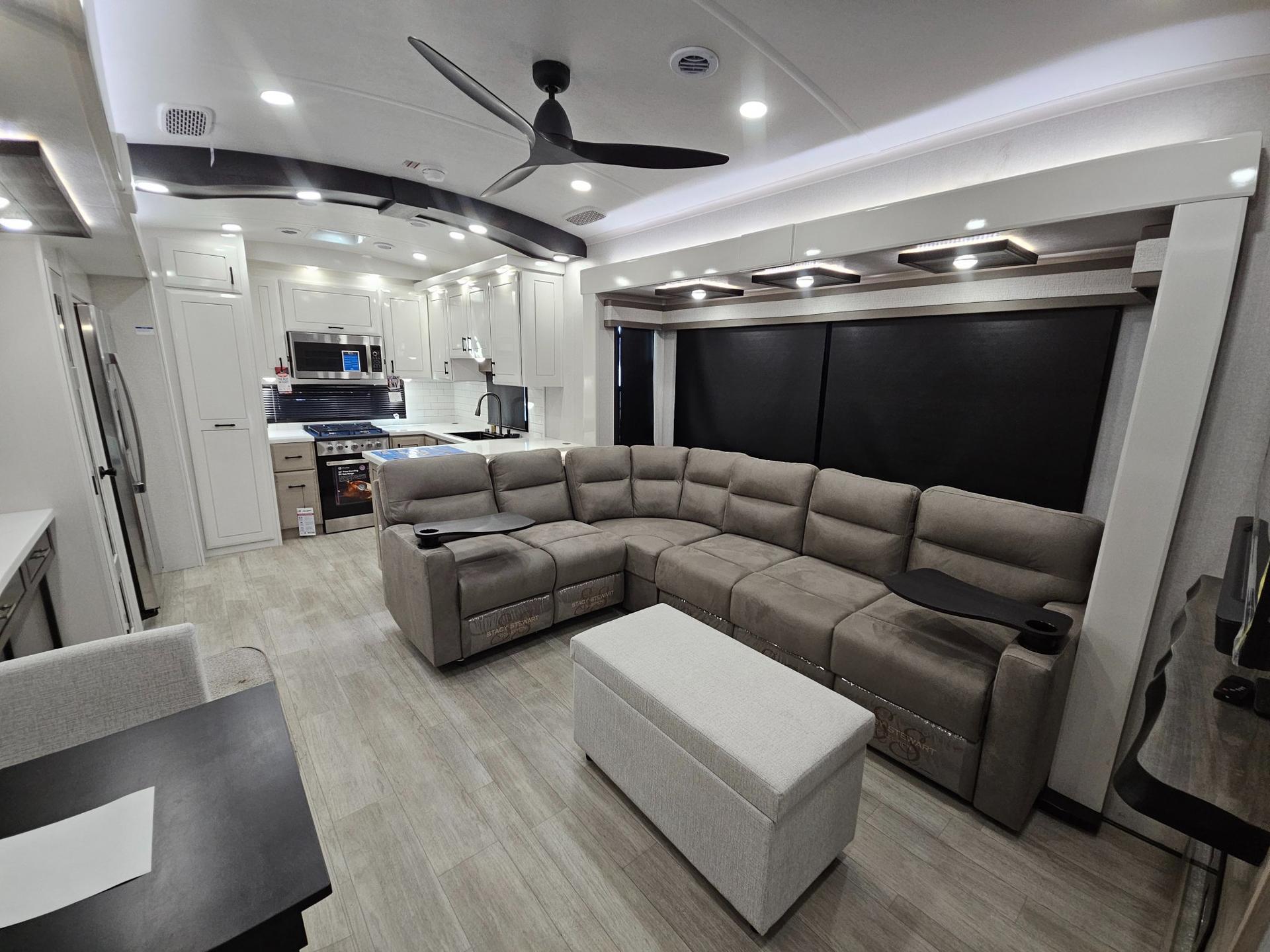 2026 Jayco 2026 Jayco Pinnacle - thumbnail 5