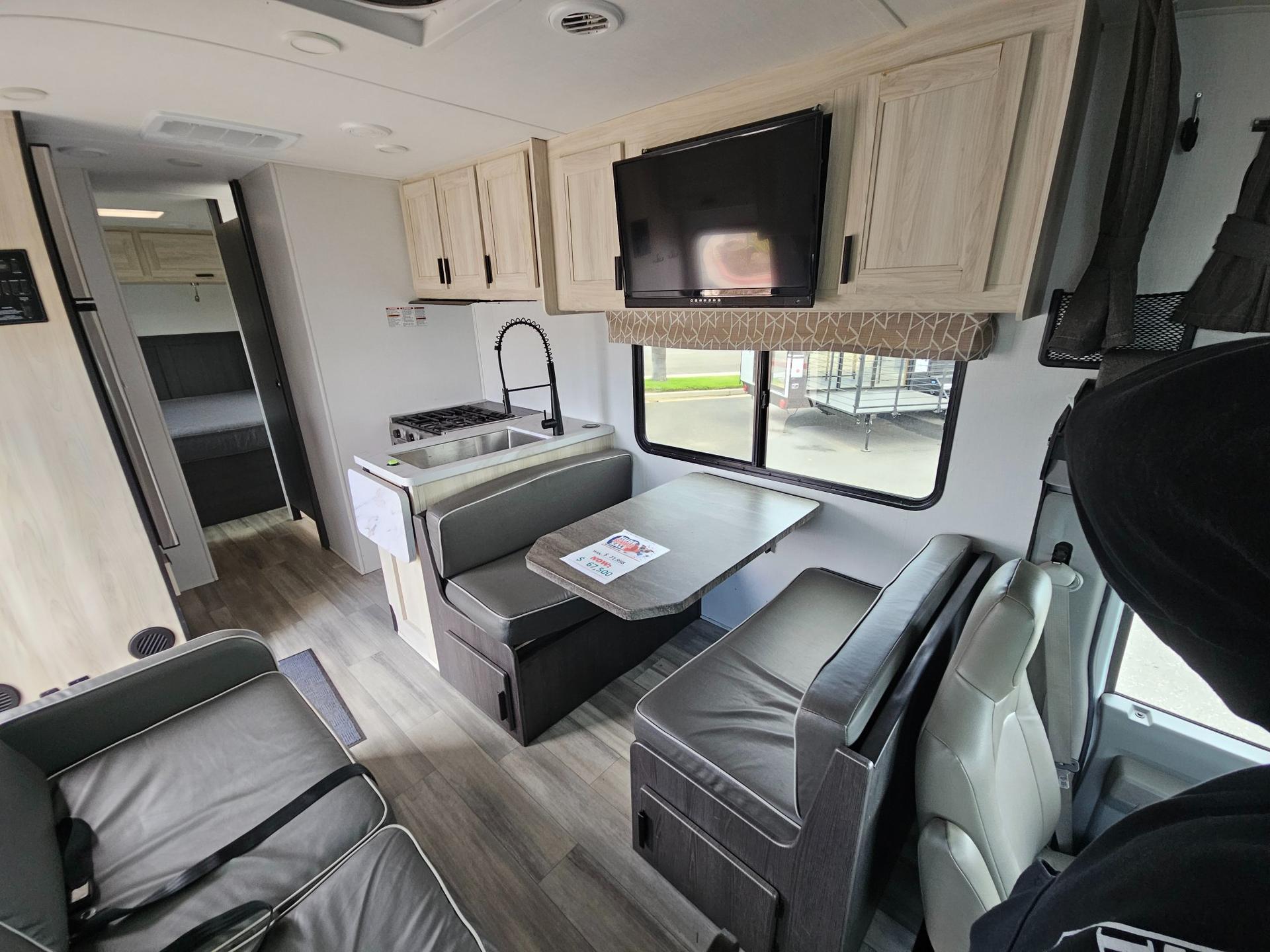 2024 Forest River RV 2024 Forest River RV Sunseeker LE - thumbnail 6