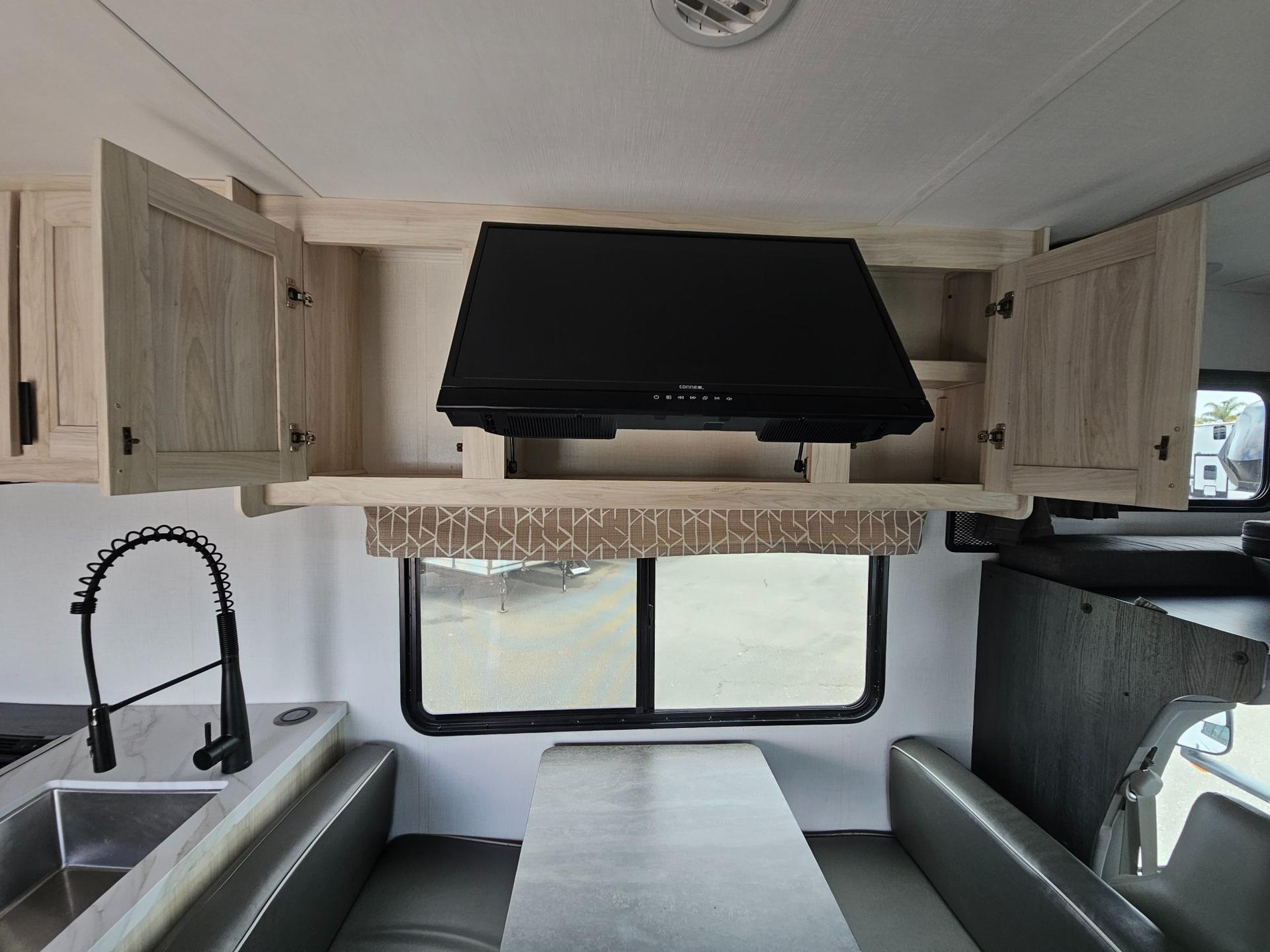 2024 Forest River RV 2024 Forest River RV Sunseeker LE - thumbnail 10
