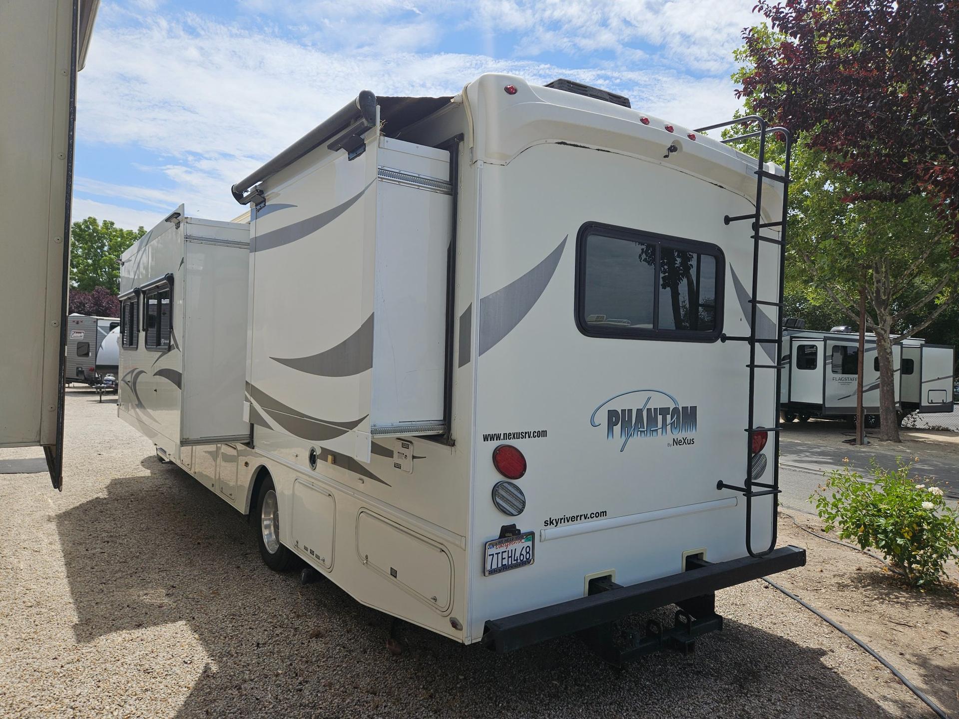 2015 Nexus RV 2015 Nexus RV Phantom - thumbnail 3