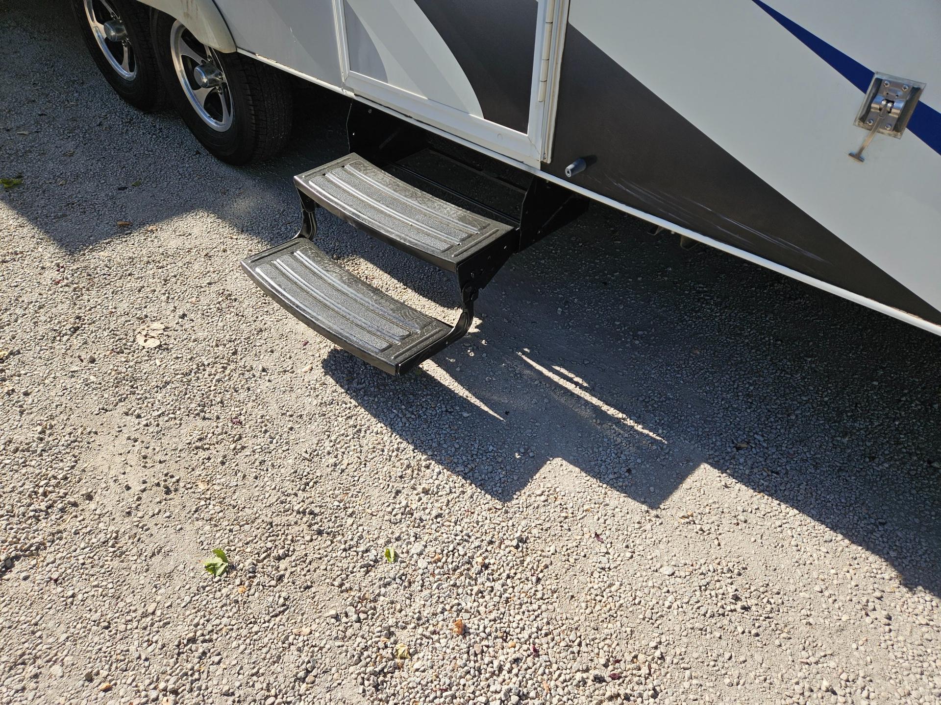 2016 Lance Trailers 2016 Lance Trailers Lance - thumbnail 38