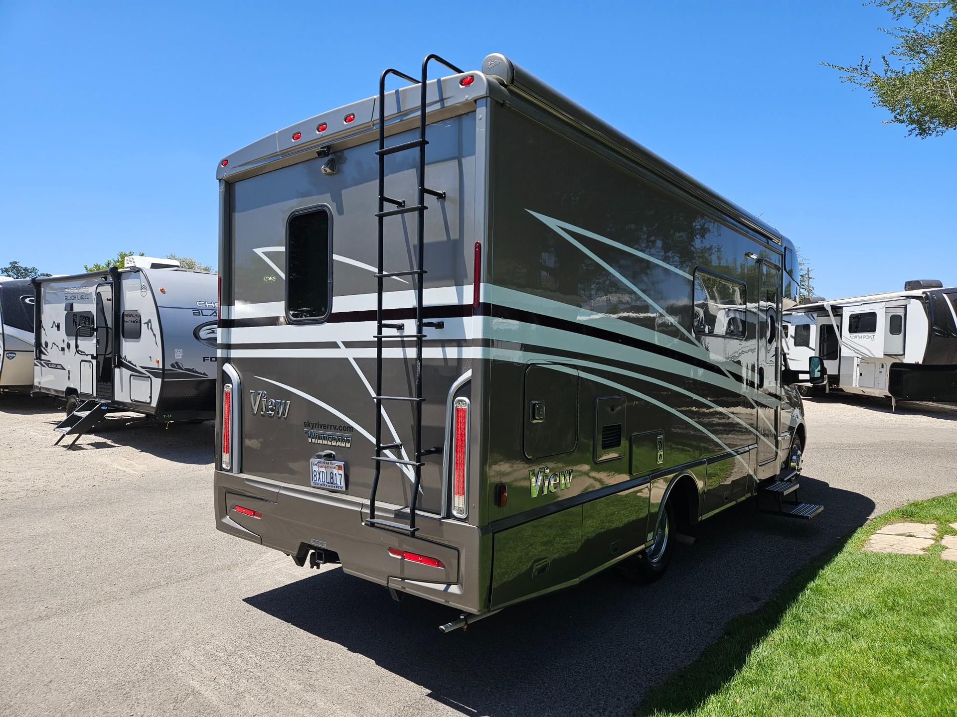 2021 Winnebago Industries 2021 Winnebago Industries View - thumbnail 3