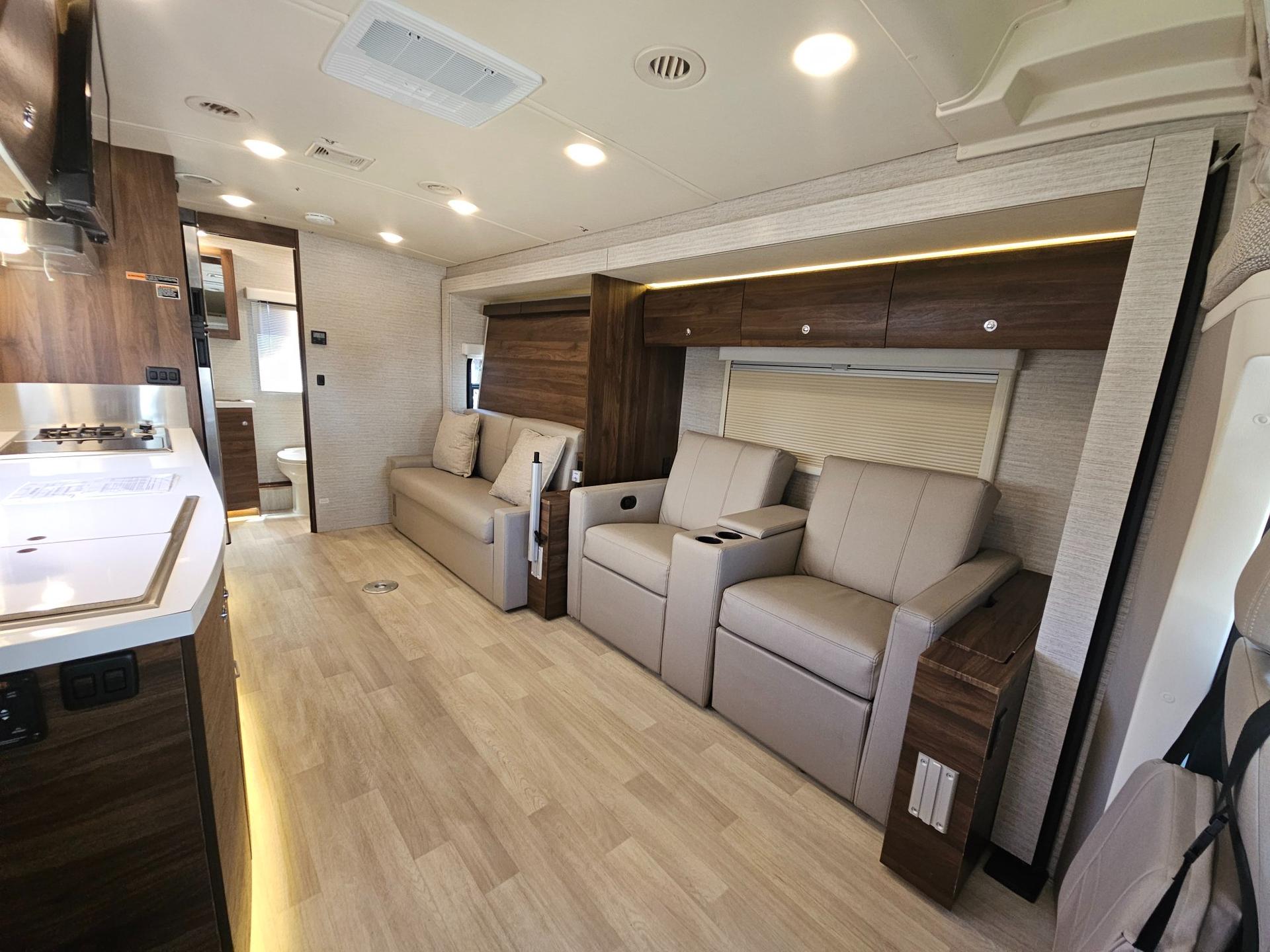 2021 Winnebago Industries 2021 Winnebago Industries View - thumbnail 6
