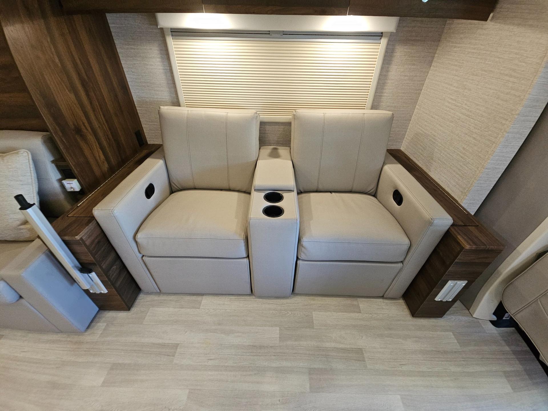 2021 Winnebago Industries 2021 Winnebago Industries View - thumbnail 9