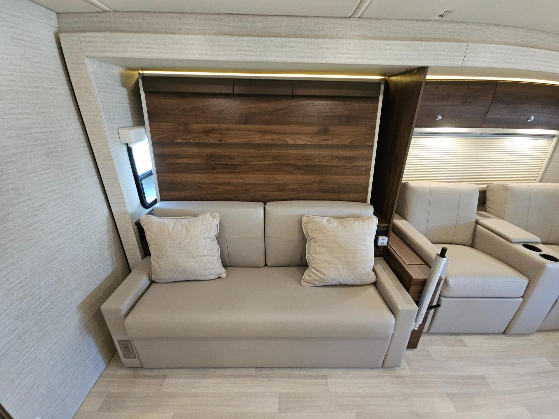 2021 Winnebago Industries 2021 Winnebago Industries View - thumbnail 12