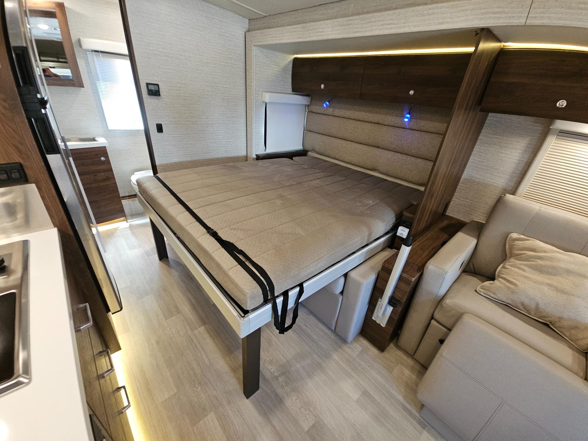 2021 Winnebago Industries 2021 Winnebago Industries View - thumbnail 14