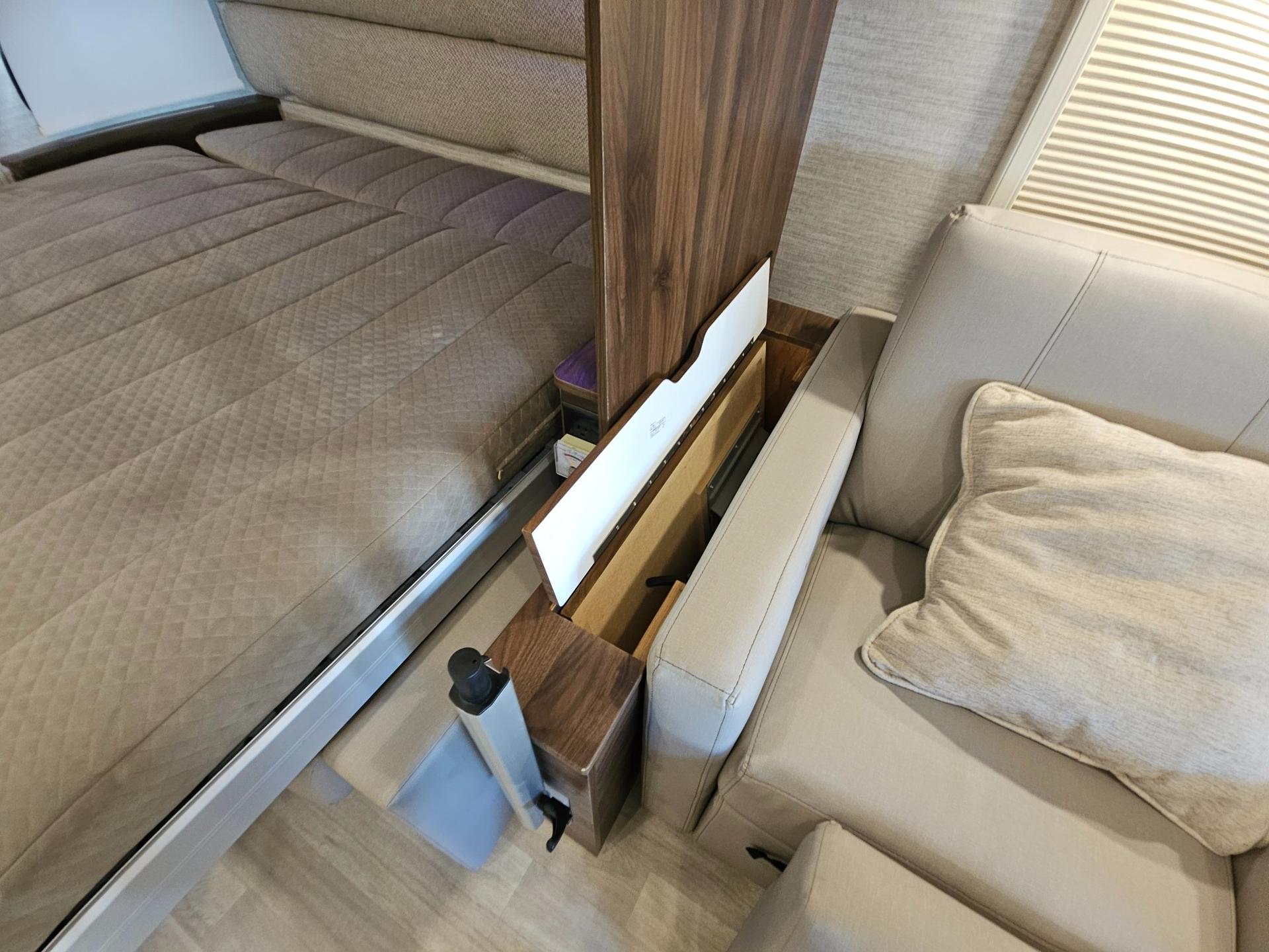 2021 Winnebago Industries 2021 Winnebago Industries View - thumbnail 16