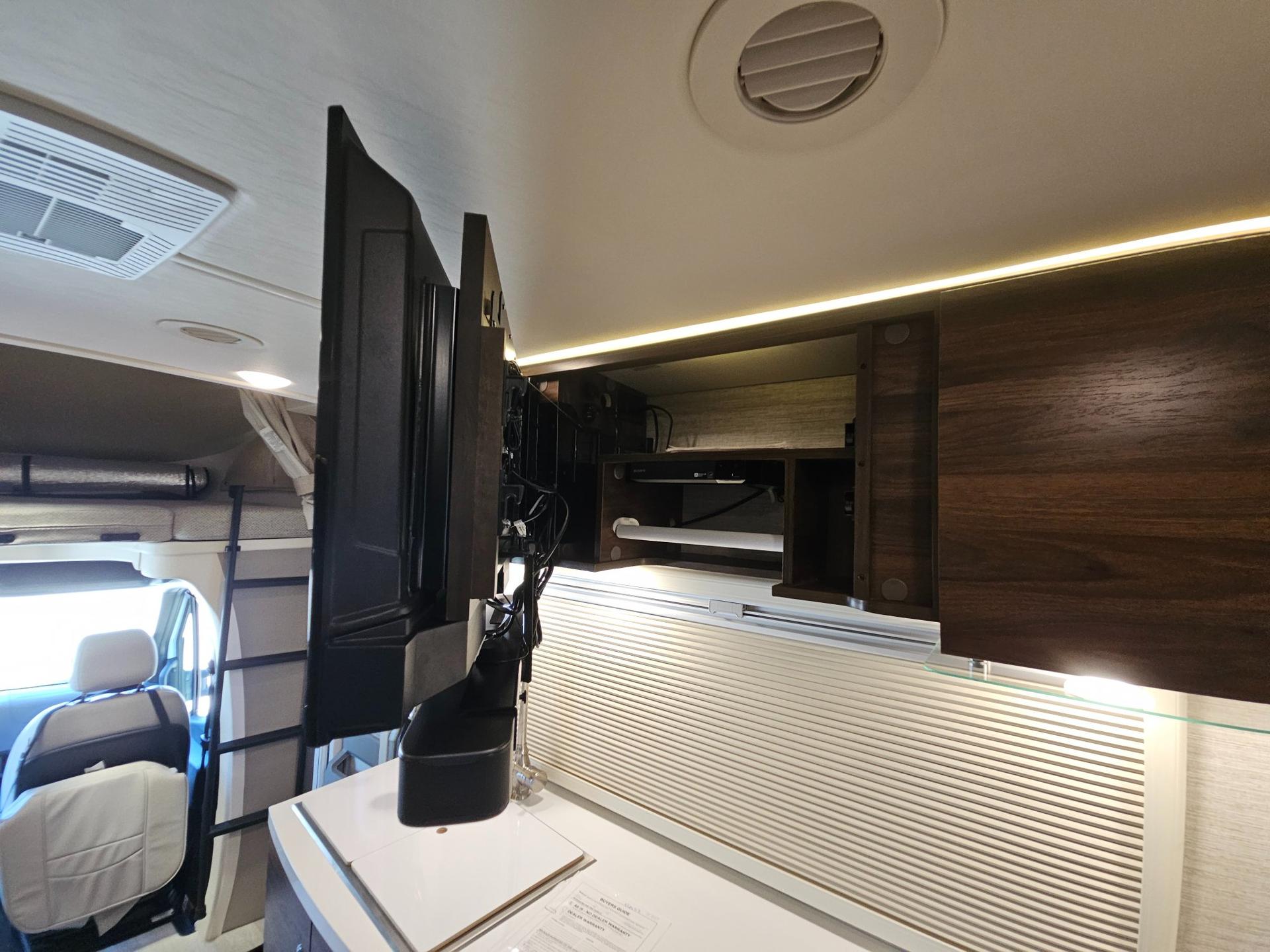 2021 Winnebago Industries 2021 Winnebago Industries View - thumbnail 19